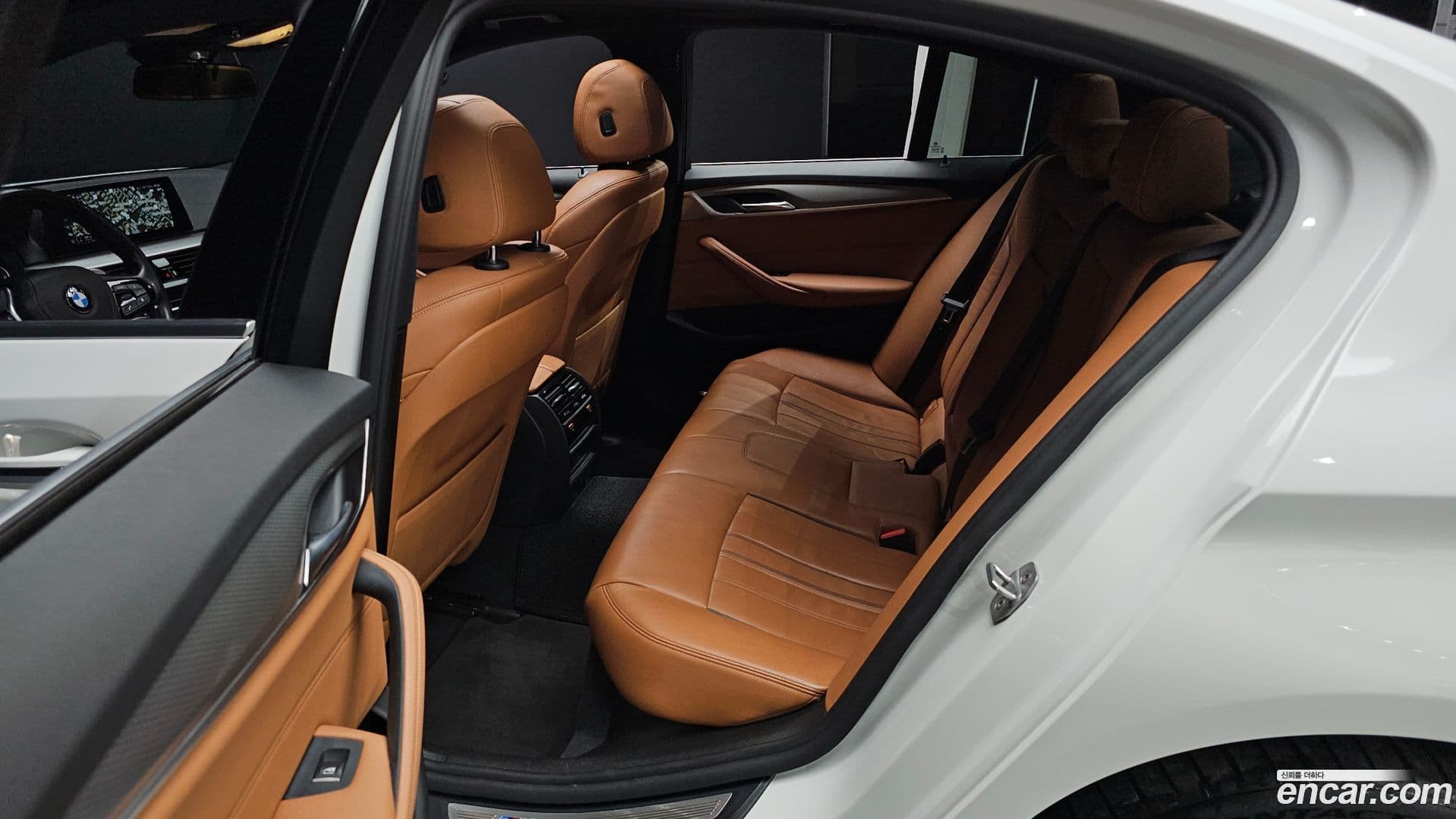 Main__Slider__Photo:5-Series BMW 2017.9-11