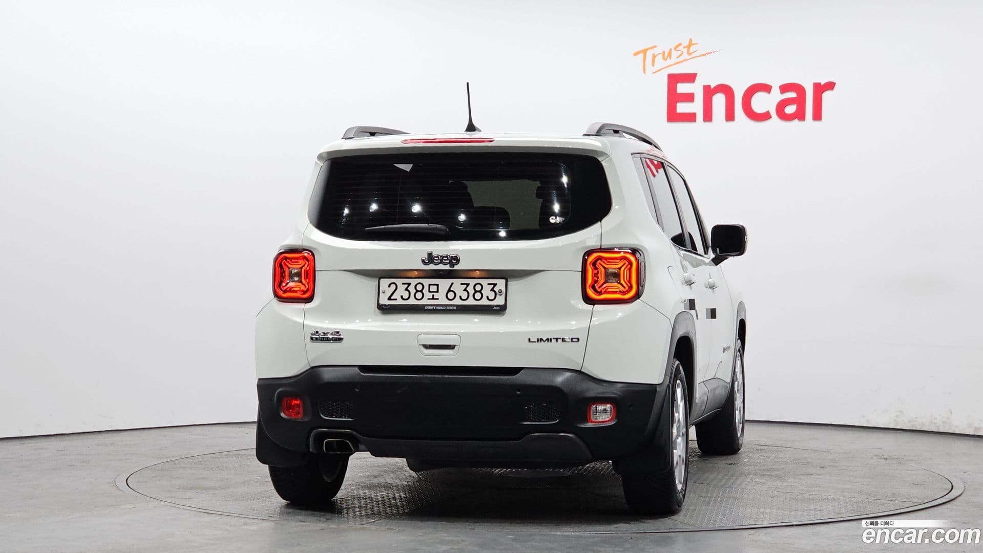 Main__Slider__Photo:Renegade Jeep 2020.0-3