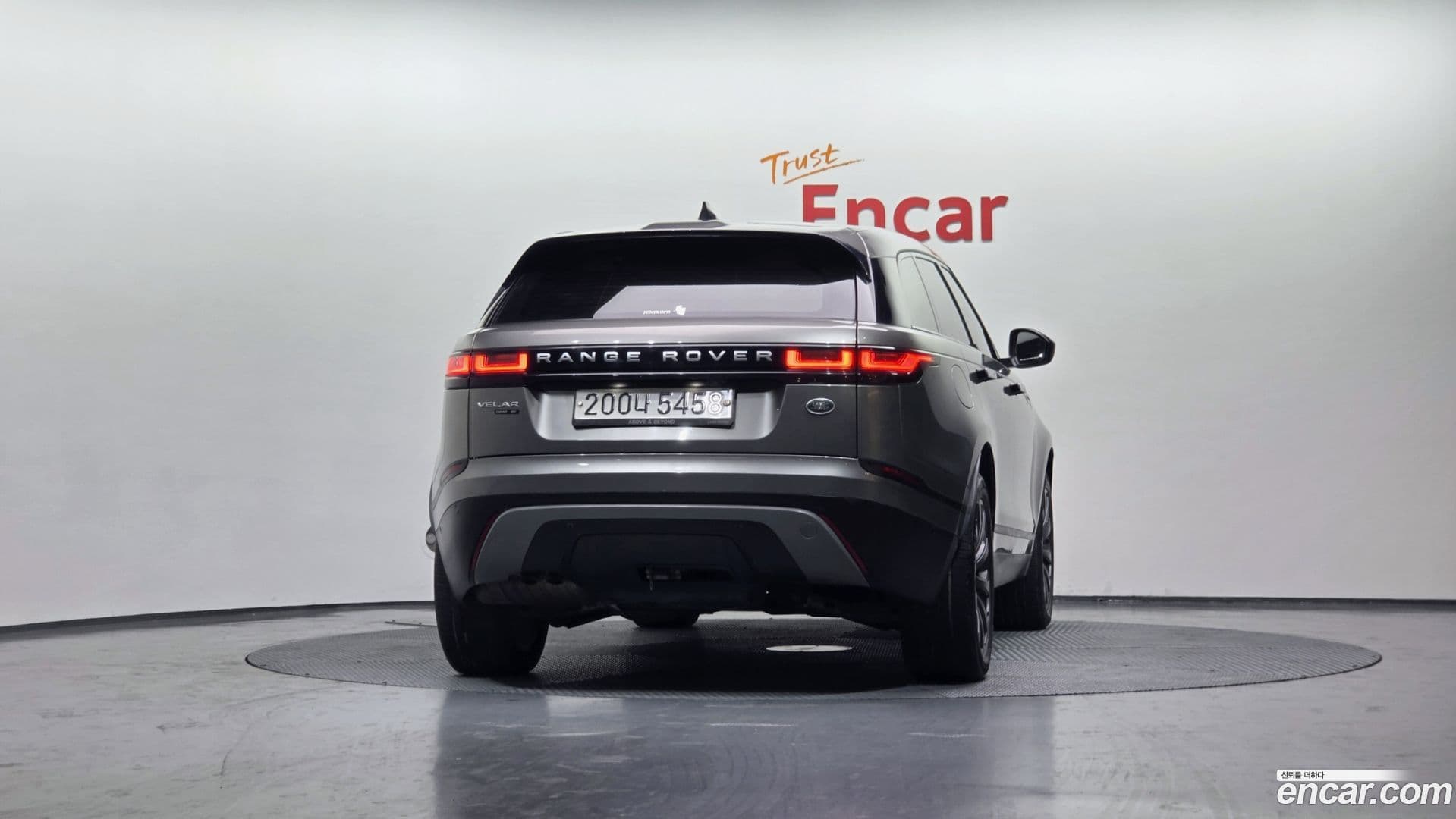 Main__Slider__Photo:Range Rover Velar Land Rover 2018.6-3