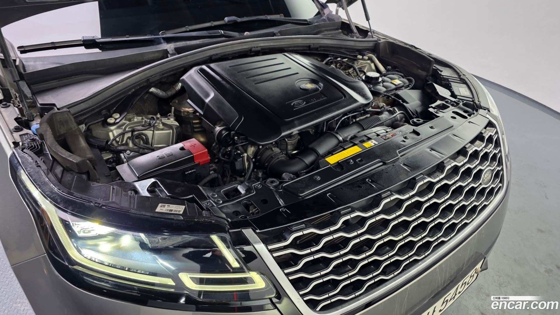 Main__Slider__Photo:Range Rover Velar Land Rover 2018.6-5