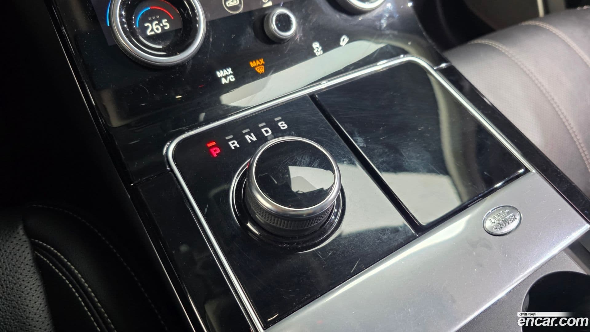 Main__Slider__Photo:Range Rover Velar Land Rover 2018.6-8