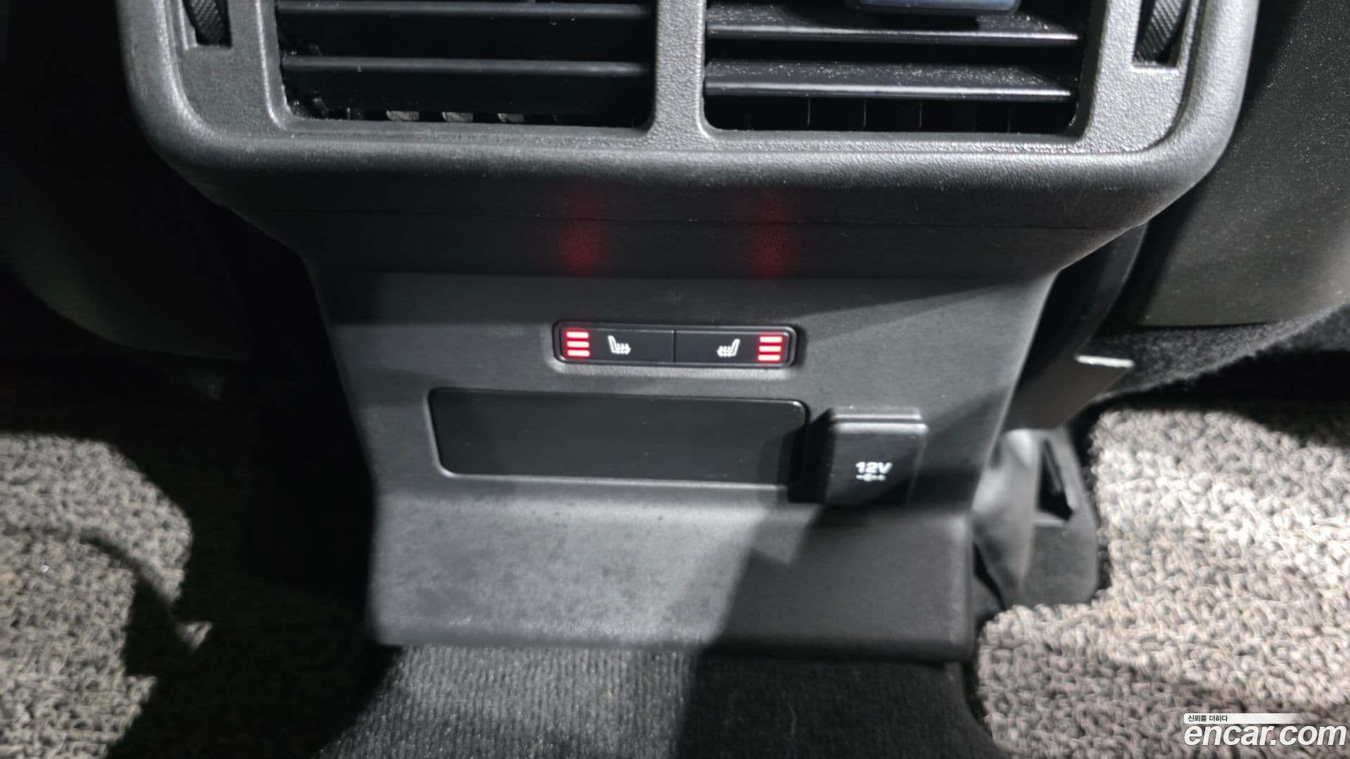 Main__Slider__Photo:Range Rover Velar Land Rover 2018.6-18