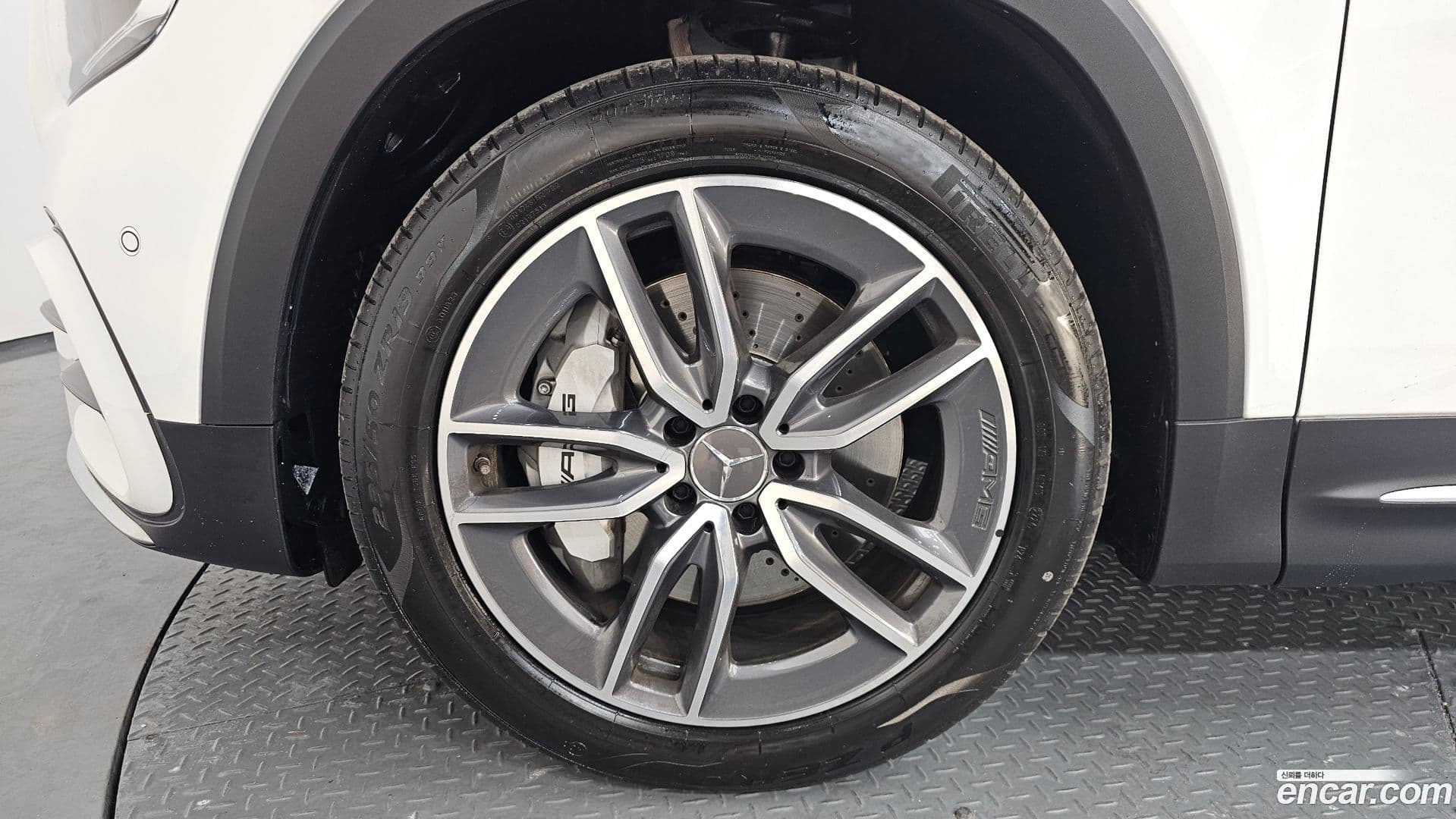 Main__Slider__Photo:GLB-Class Mercedes-Benz 2025.4-4