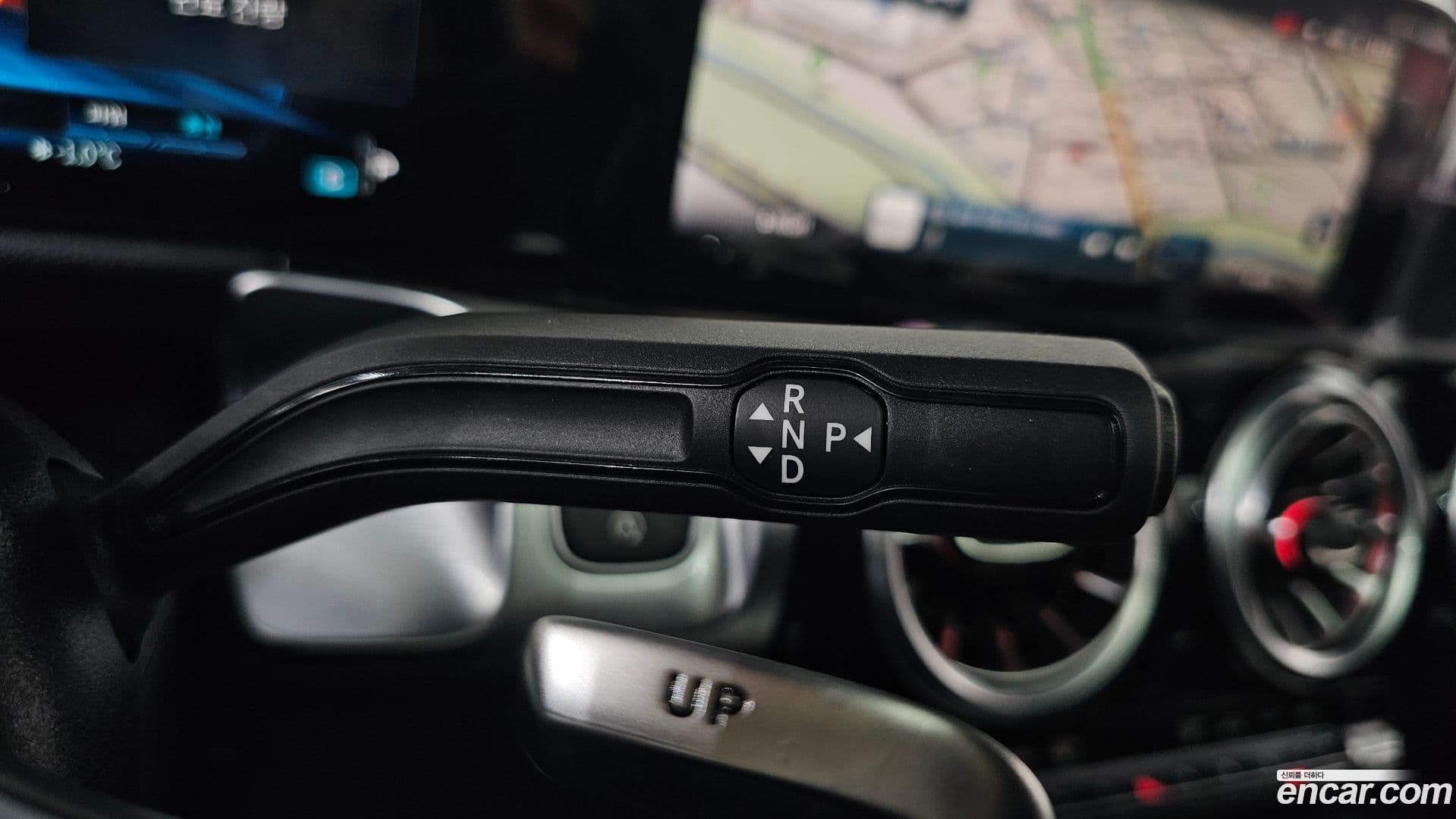 Main__Slider__Photo:GLB-Class Mercedes-Benz 2025.4-8