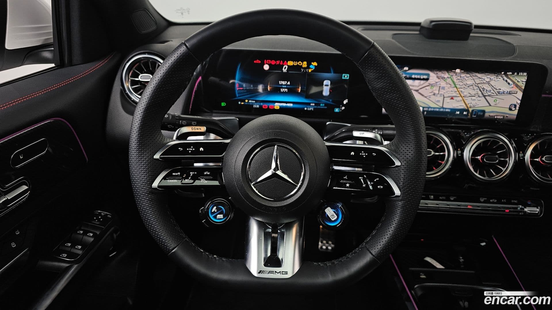 Main__Slider__Photo:GLB-Class Mercedes-Benz 2025.4-12