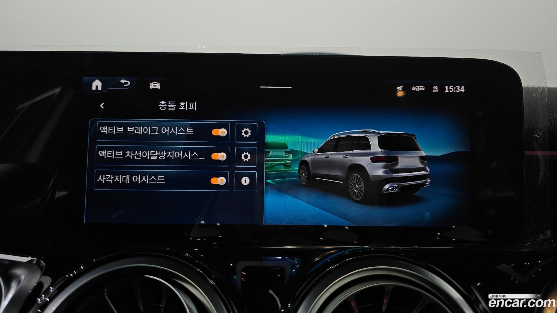 Main__Slider__Photo:GLB-Class Mercedes-Benz 2025.4-15