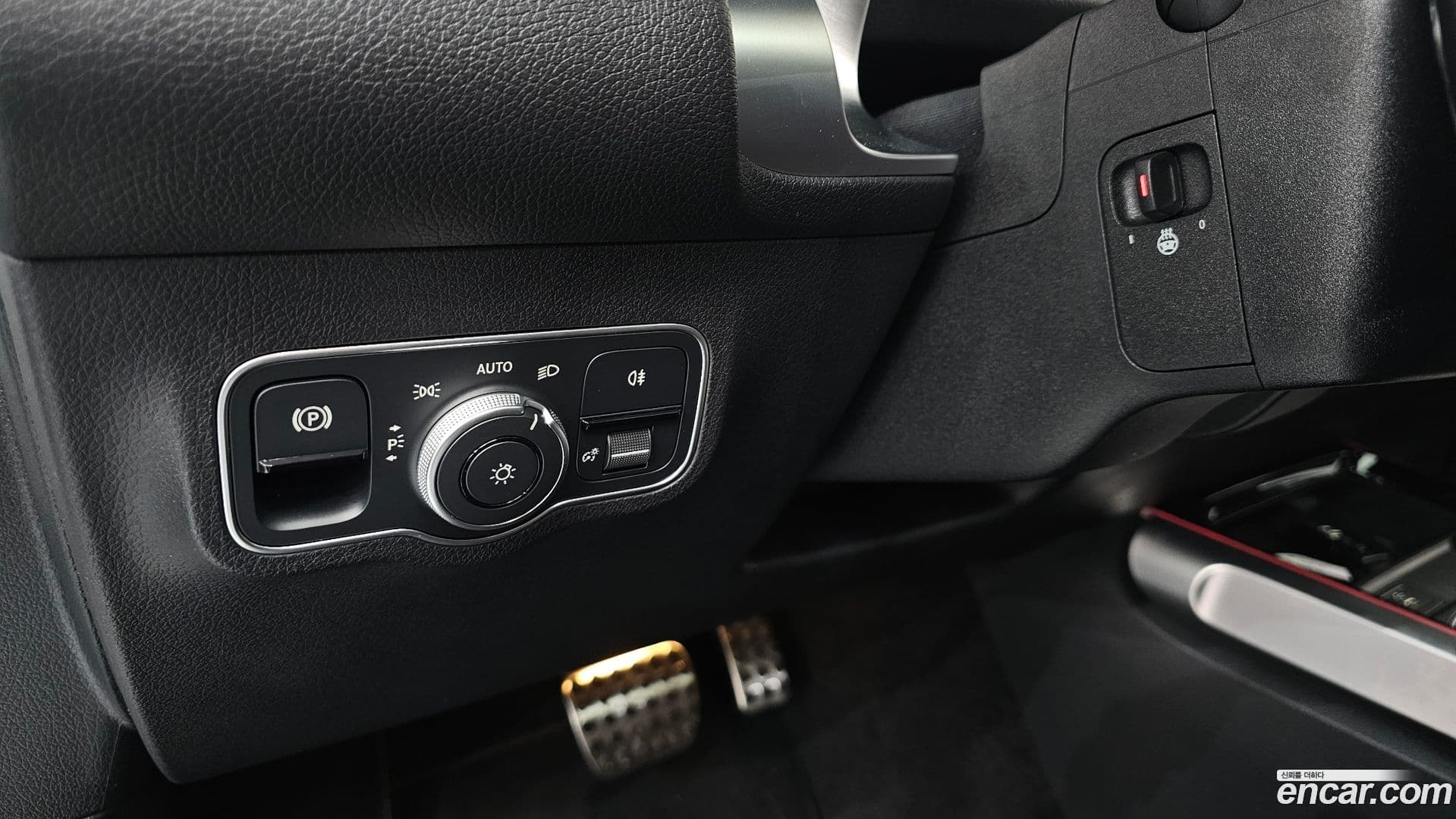 Main__Slider__Photo:GLB-Class Mercedes-Benz 2025.4-17