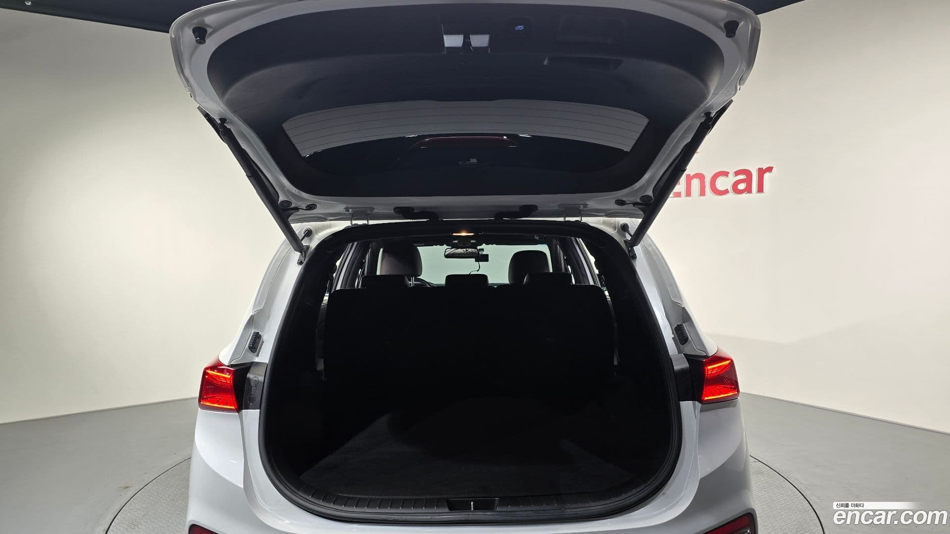 Main__Slider__Photo:Santafe Hyundai 2018.9-20