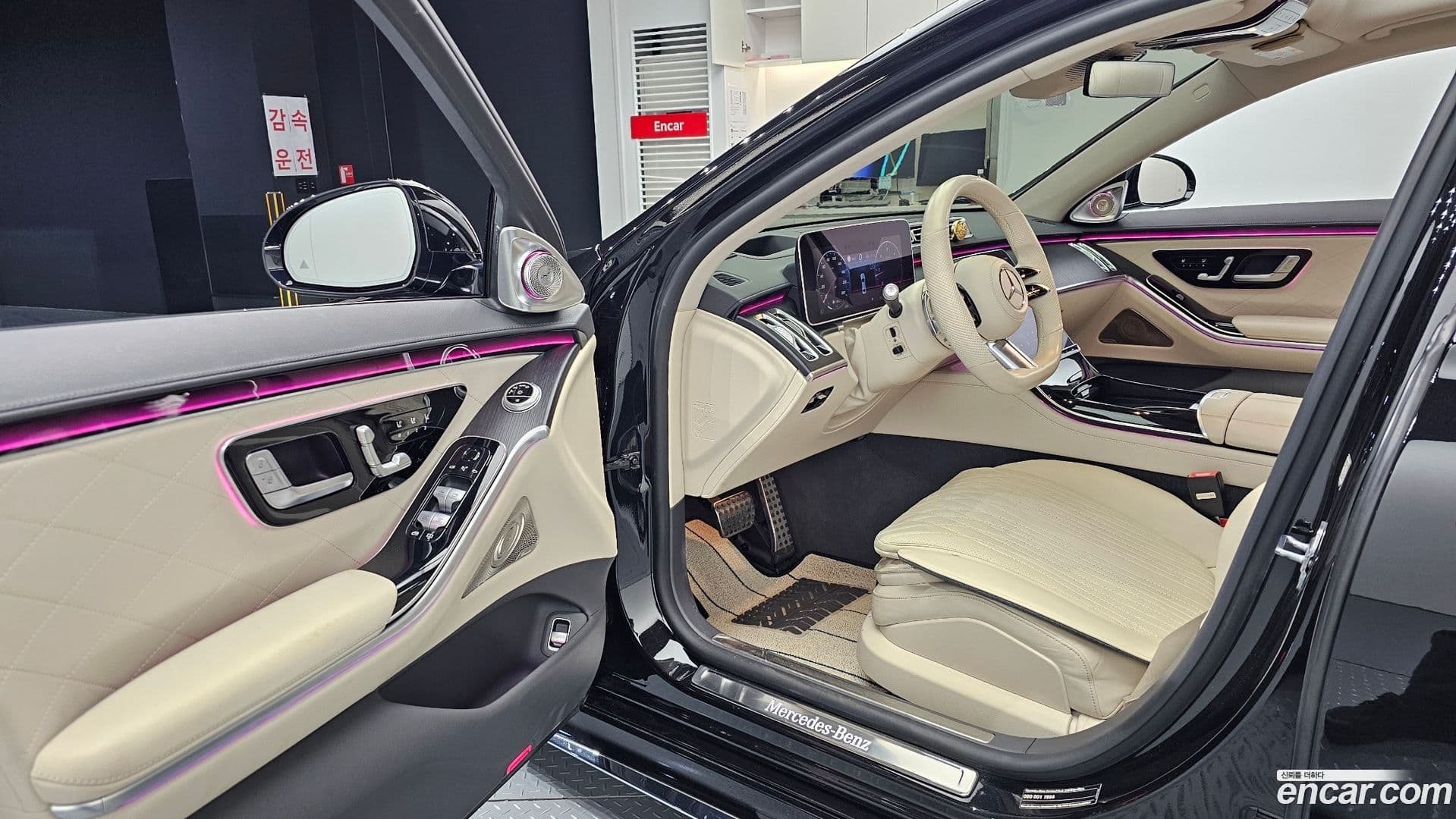 Main__Slider__Photo:S-Class Mercedes-Benz 2022.2-10