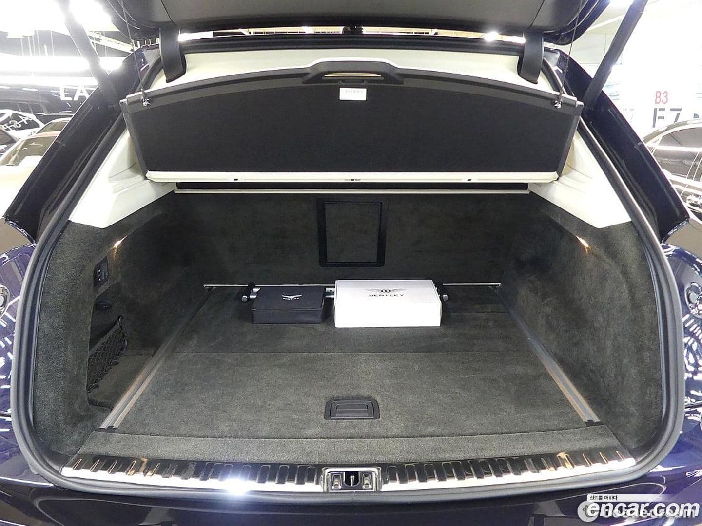 Main__Slider__Photo:Bentayga Bentley 2021.5-3