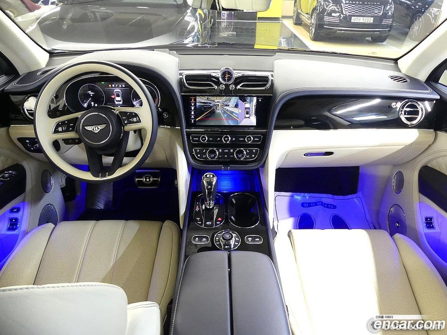 Main__Slider__Photo:Bentayga Bentley 2021.5-6