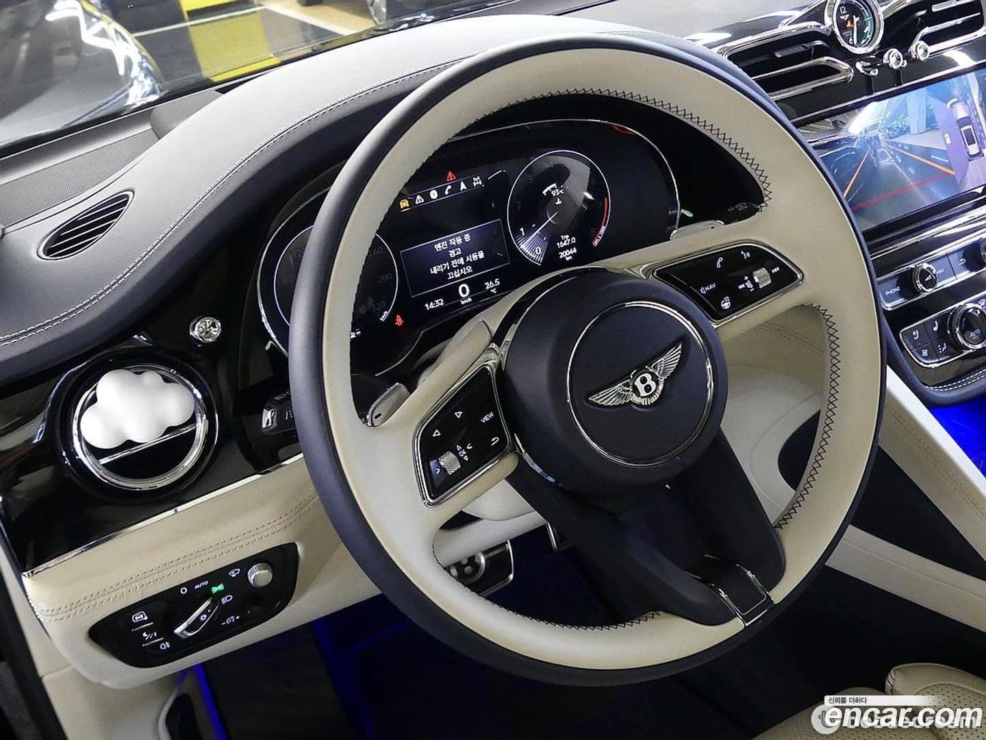 Main__Slider__Photo:Bentayga Bentley 2021.5-12