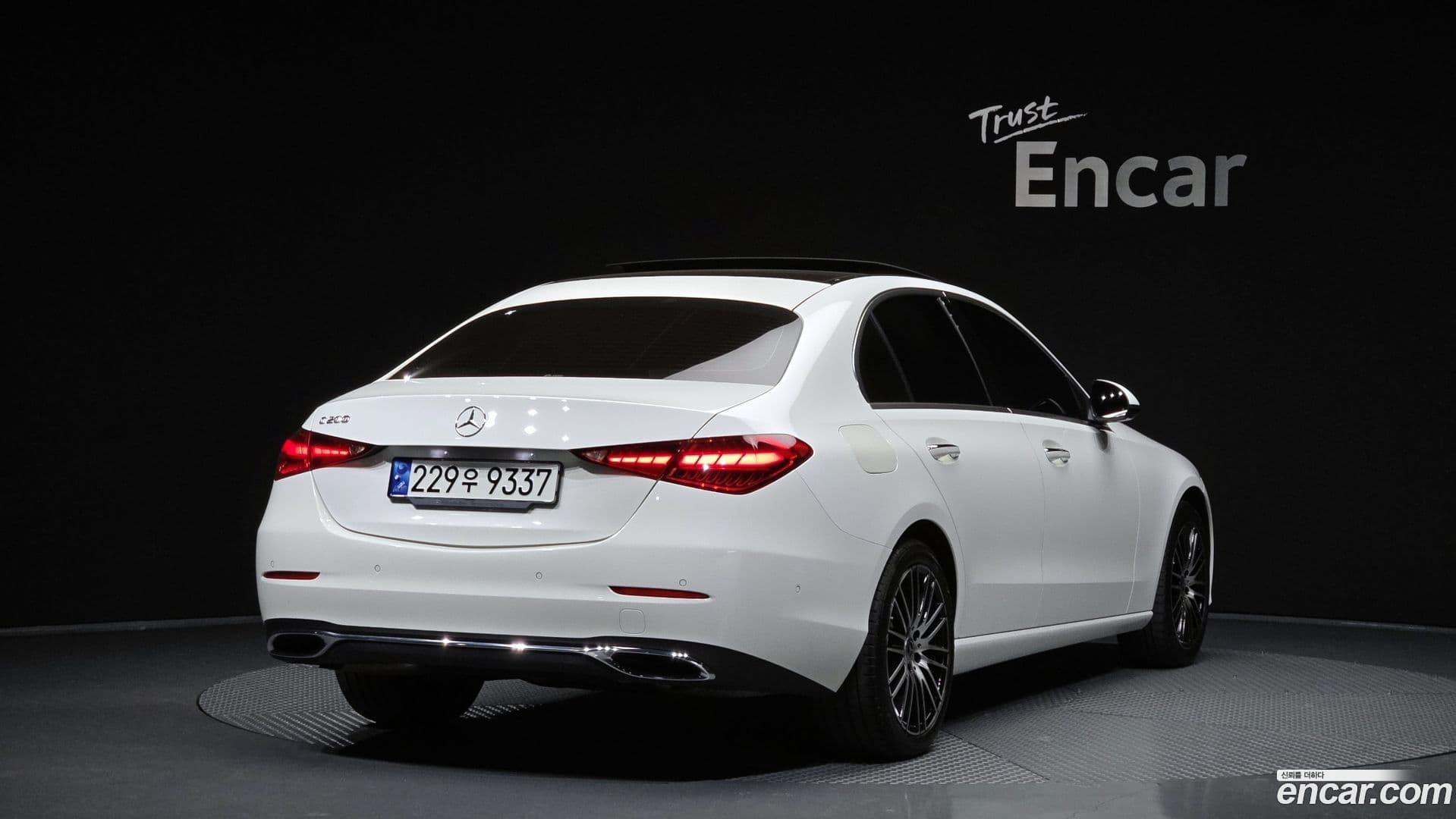 Main__Slider__Photo:C-Class Mercedes-Benz 2022.10-1