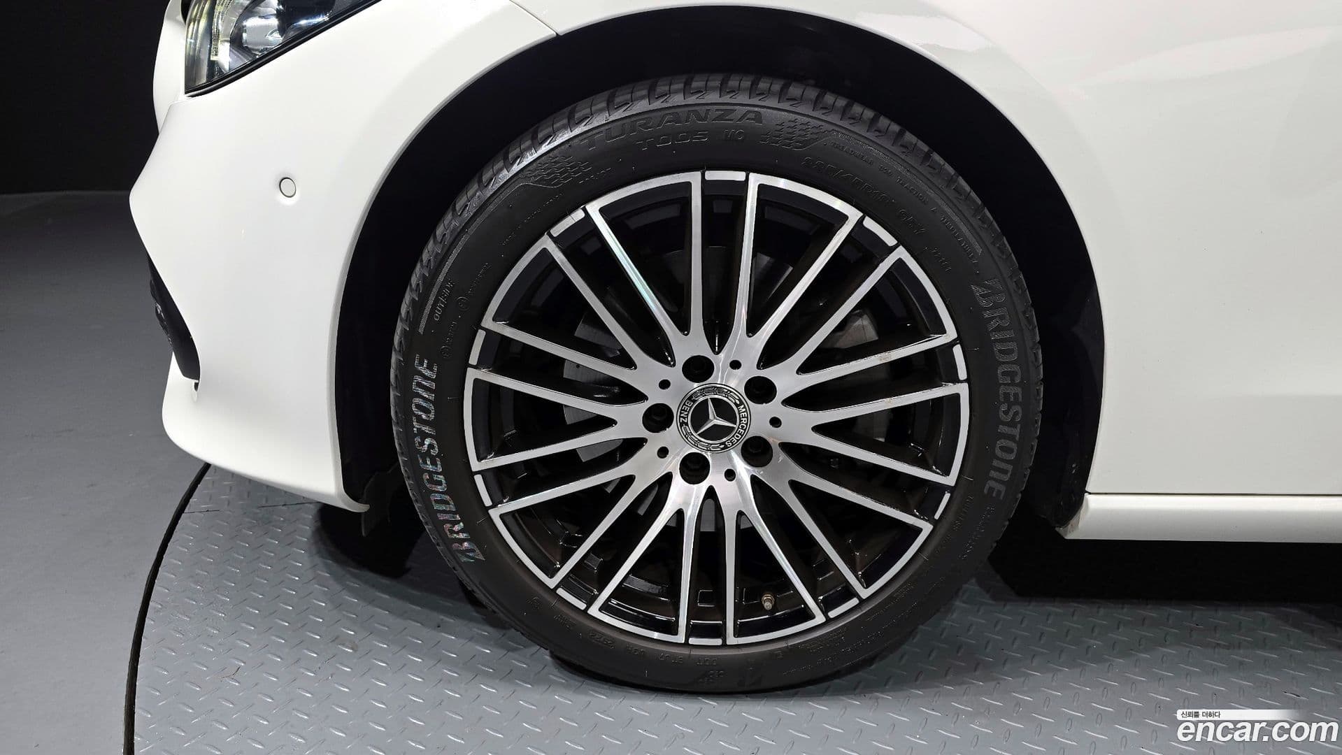 Main__Slider__Photo:C-Class Mercedes-Benz 2022.10-4