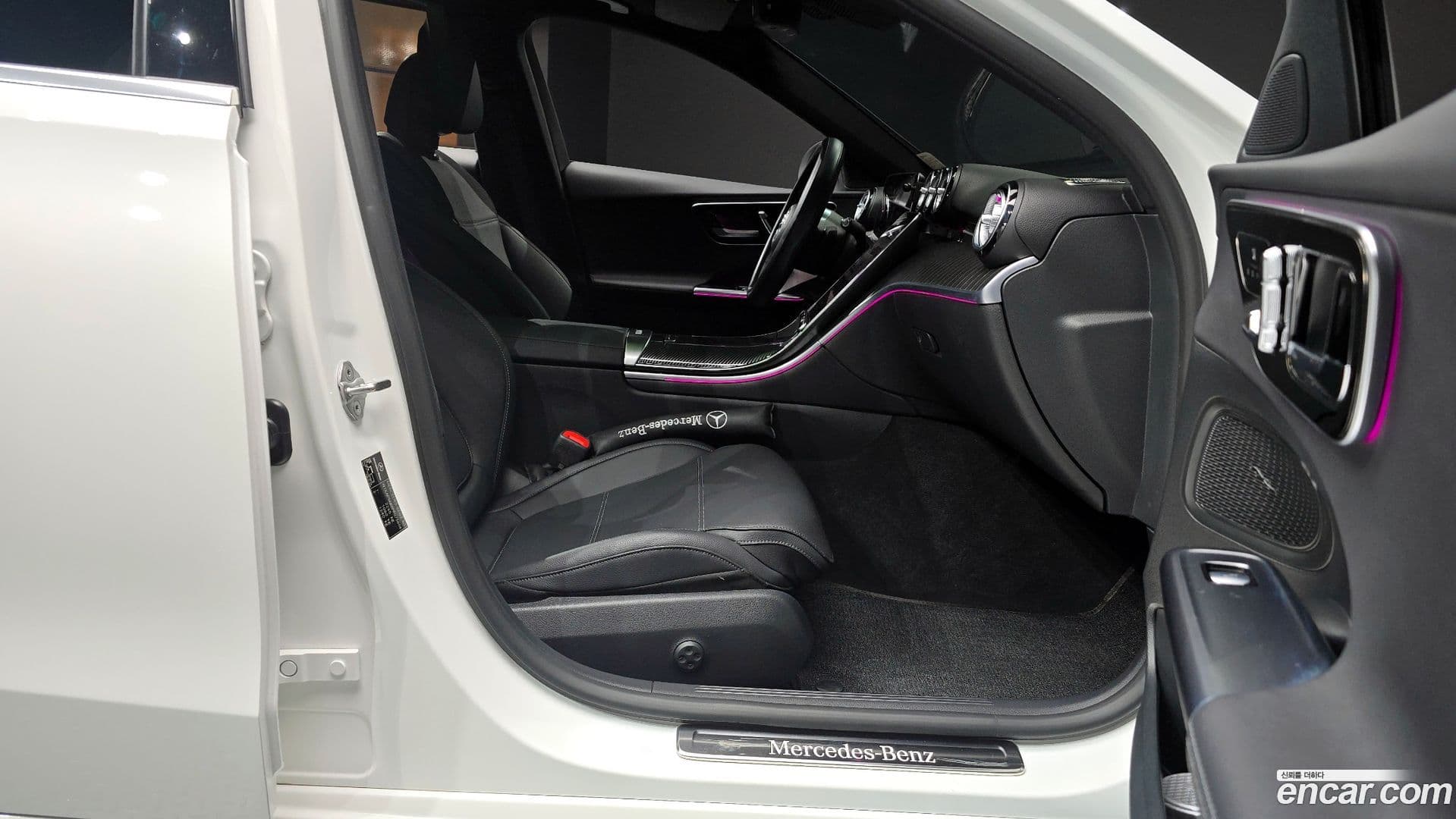 Main__Slider__Photo:C-Class Mercedes-Benz 2022.10-10