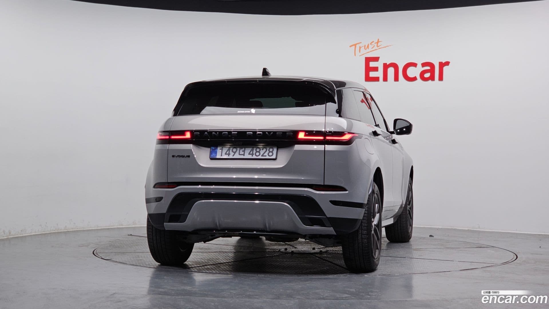 Main__Slider__Photo:Range Rover Evoque Land Rover 2025.7-3