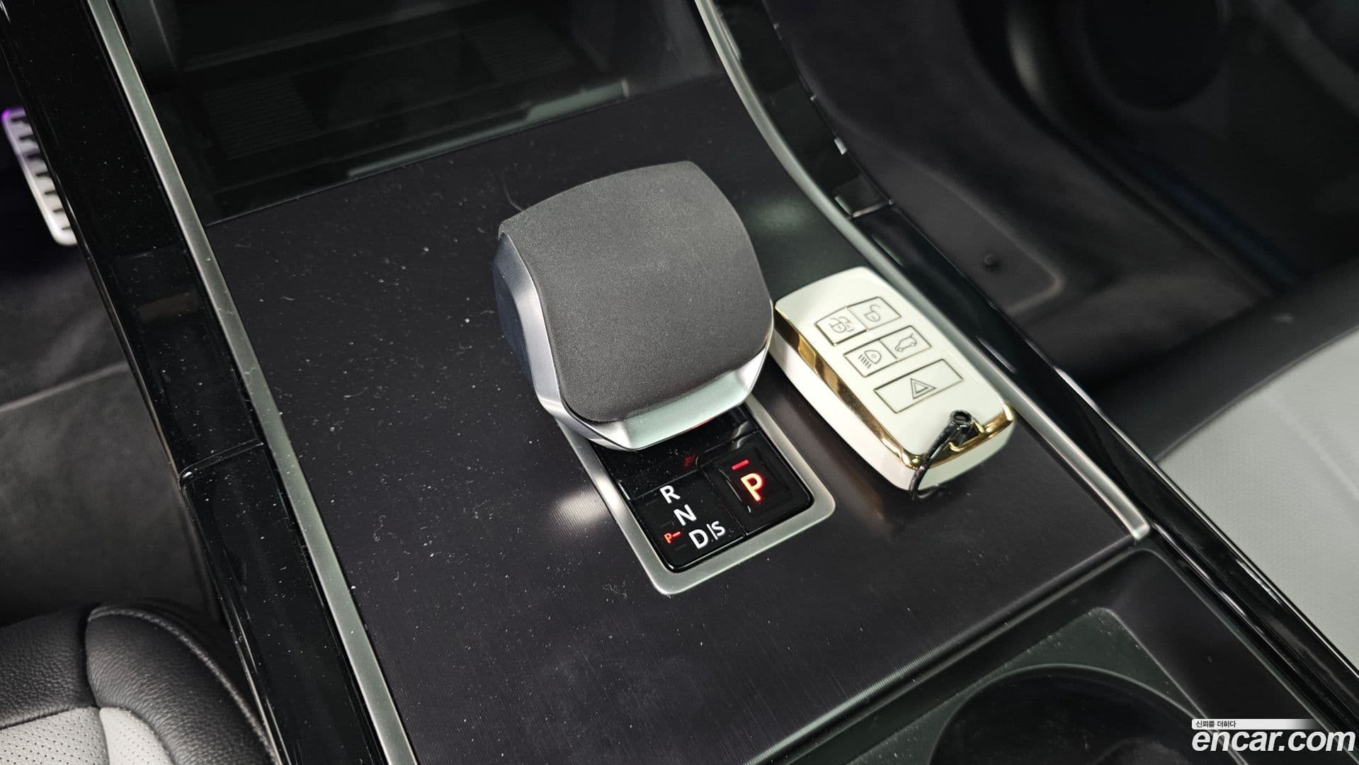 Main__Slider__Photo:Range Rover Evoque Land Rover 2025.7-8