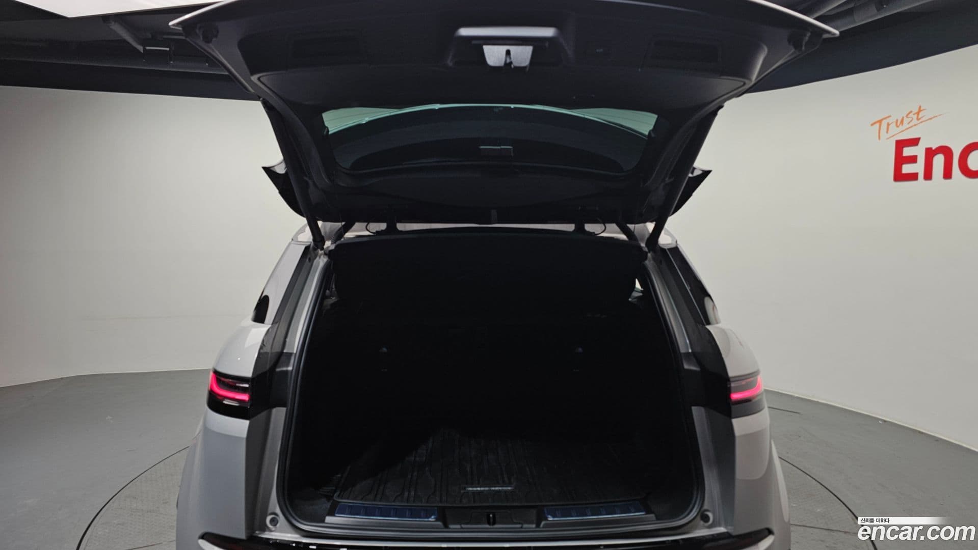 Main__Slider__Photo:Range Rover Evoque Land Rover 2025.7-19