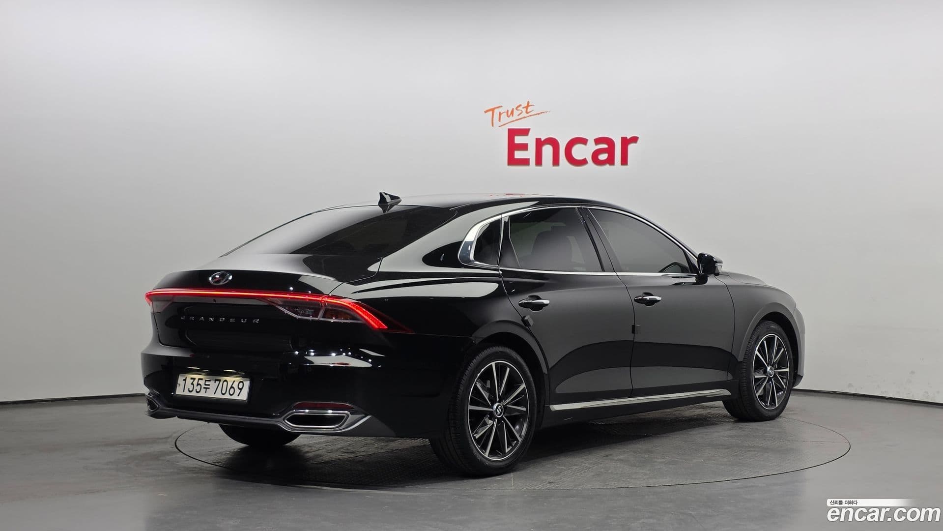 Main__Slider__Photo:Grandeur Hyundai 2021.9-1