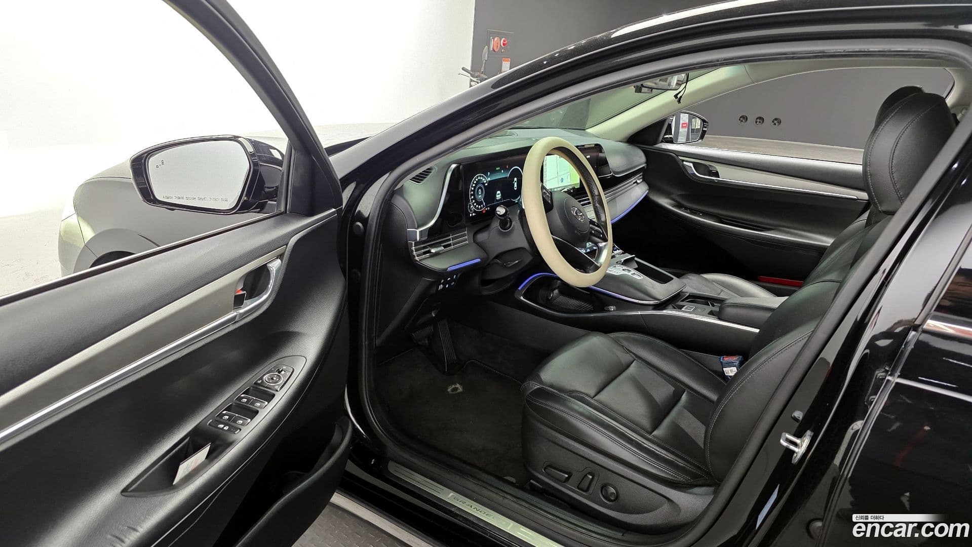 Main__Slider__Photo:Grandeur Hyundai 2021.9-9