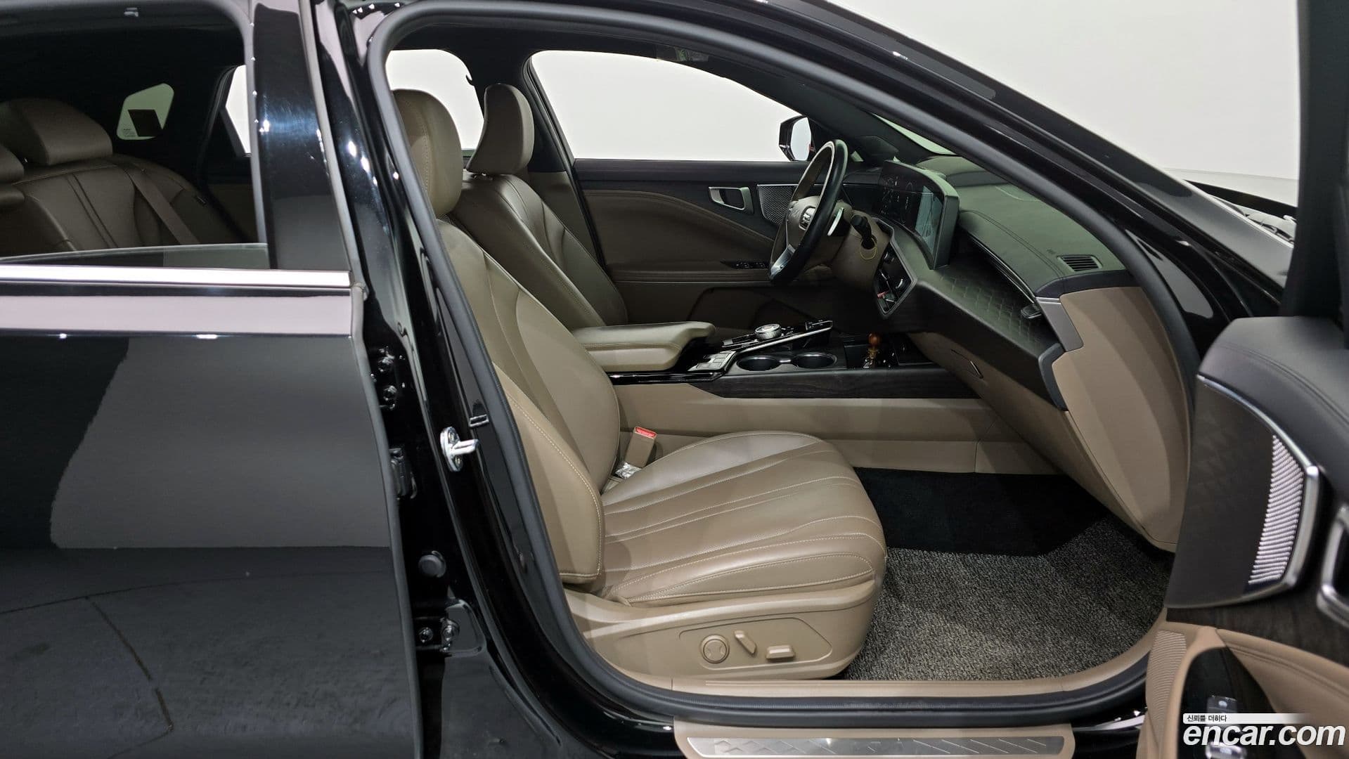 Main__Slider__Photo:K8 Kia 2021.5-10