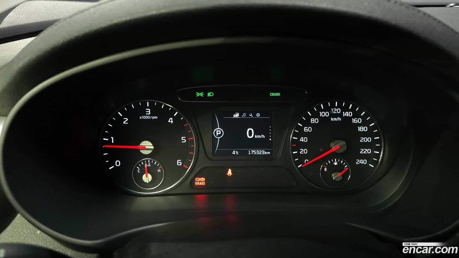 Sorento Kia 2015.8-INNER-008