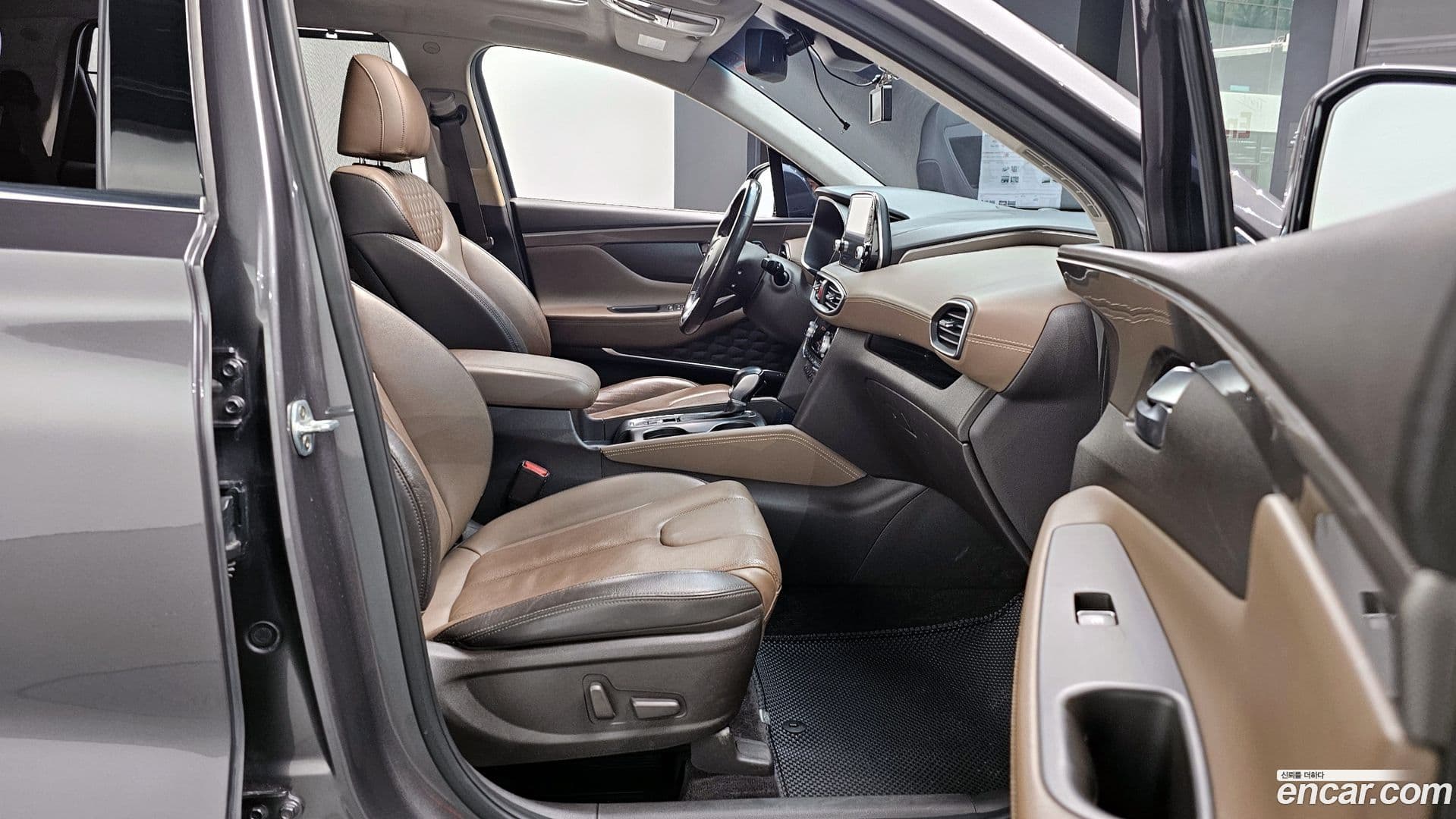 Main__Slider__Photo:Santafe Hyundai 2019.8-9