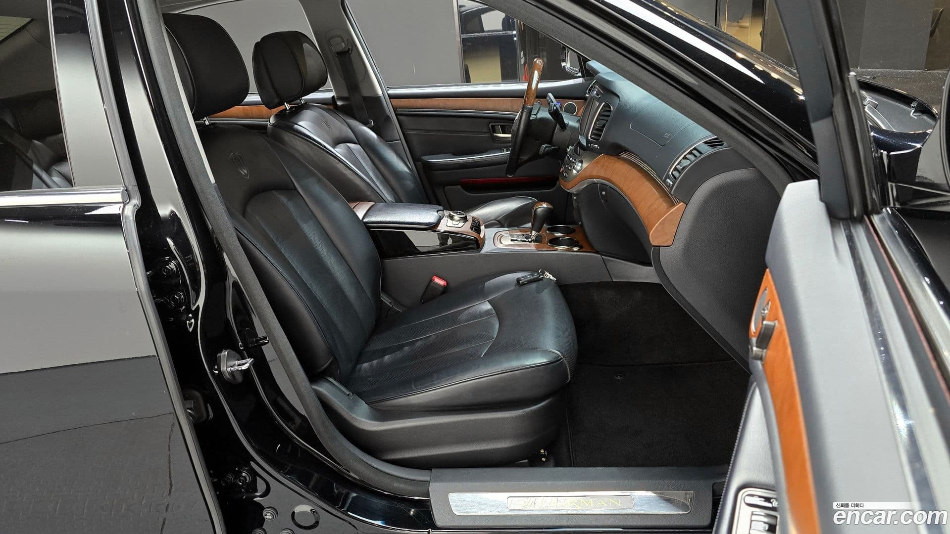 Main__Slider__Photo:Chairman KG_Mobility_Ssangyong 2014.10-9