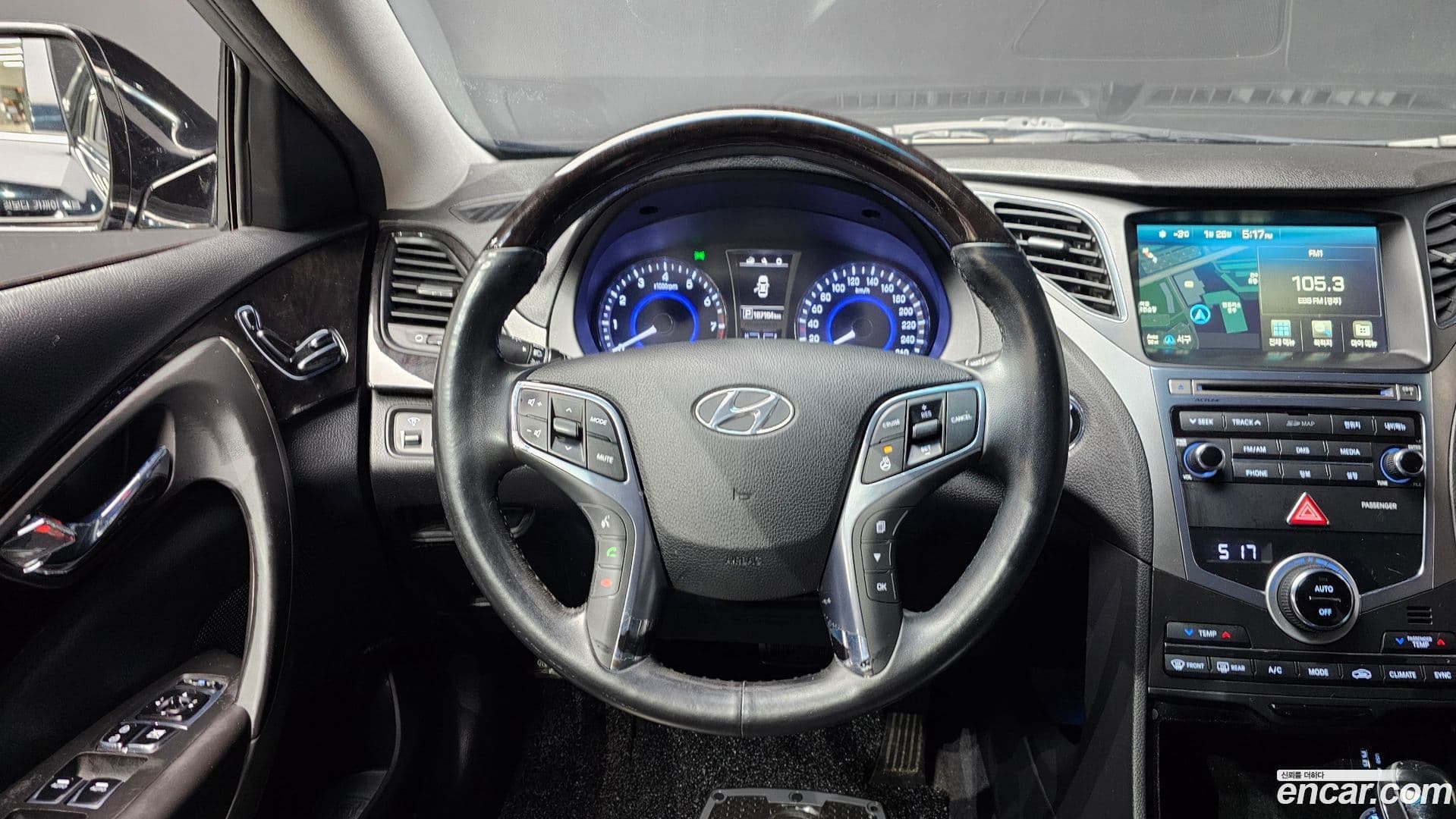 Main__Slider__Photo:Grandeur Hyundai 2014.10-12