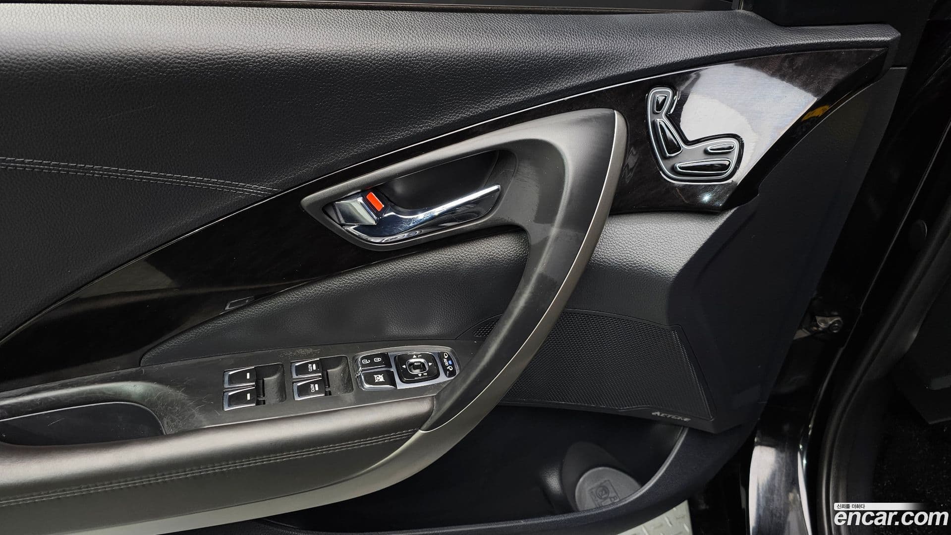 Main__Slider__Photo:Grandeur Hyundai 2014.10-17