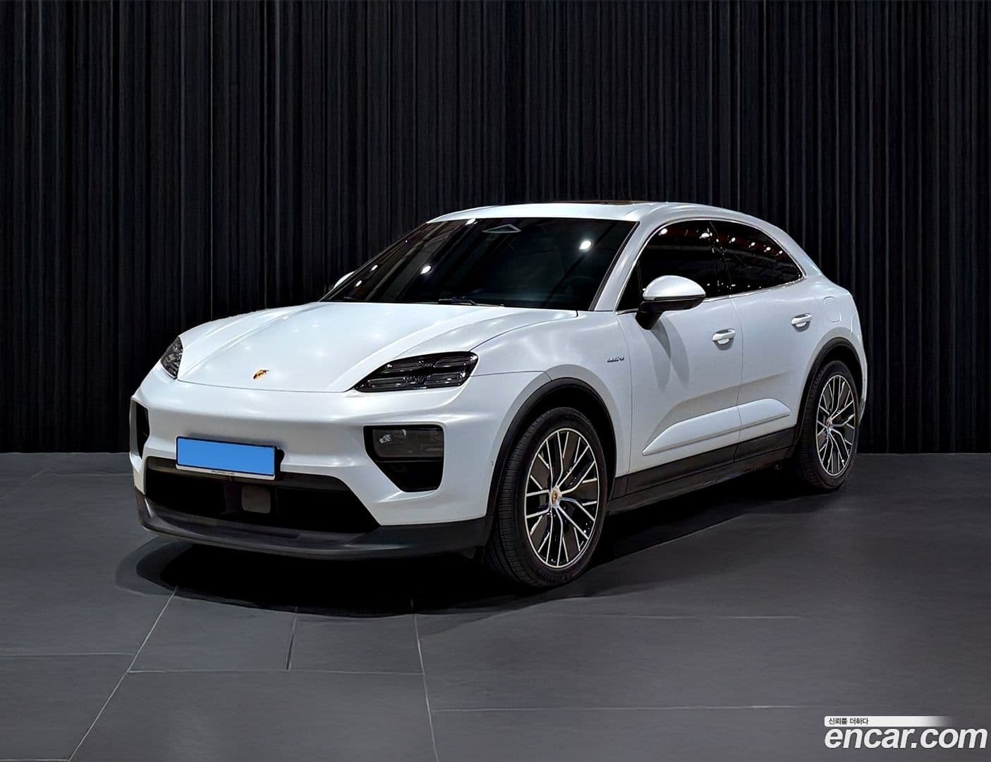 Main__Slider__Photo:Macan Porsche 2025.7-0