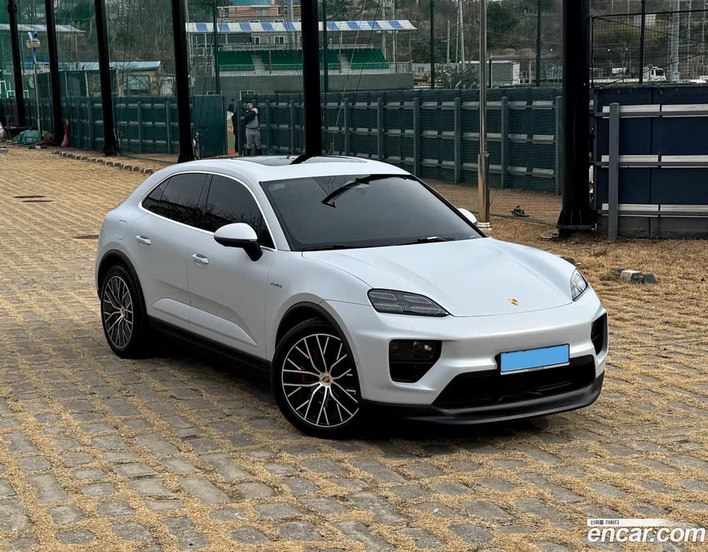 Macan Porsche 2025.7-OUTER-002
