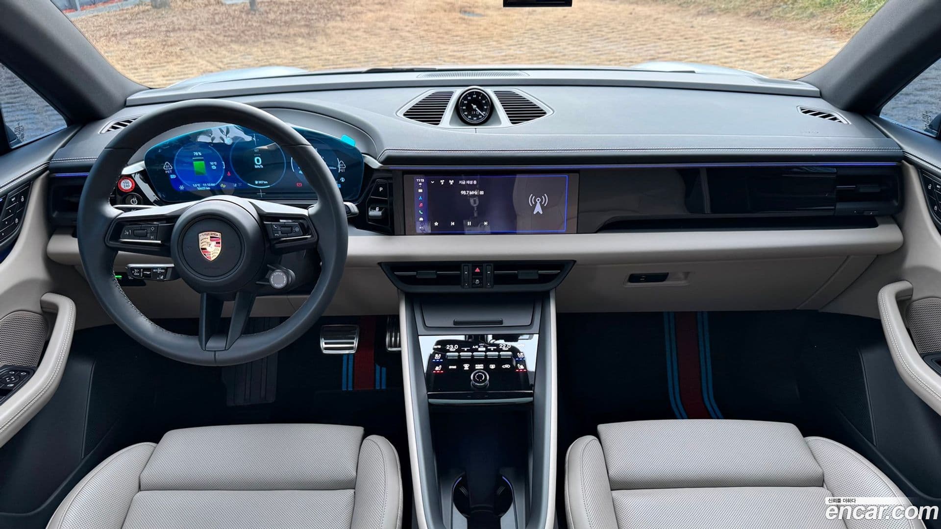 Main__Slider__Photo:Macan Porsche 2025.7-8