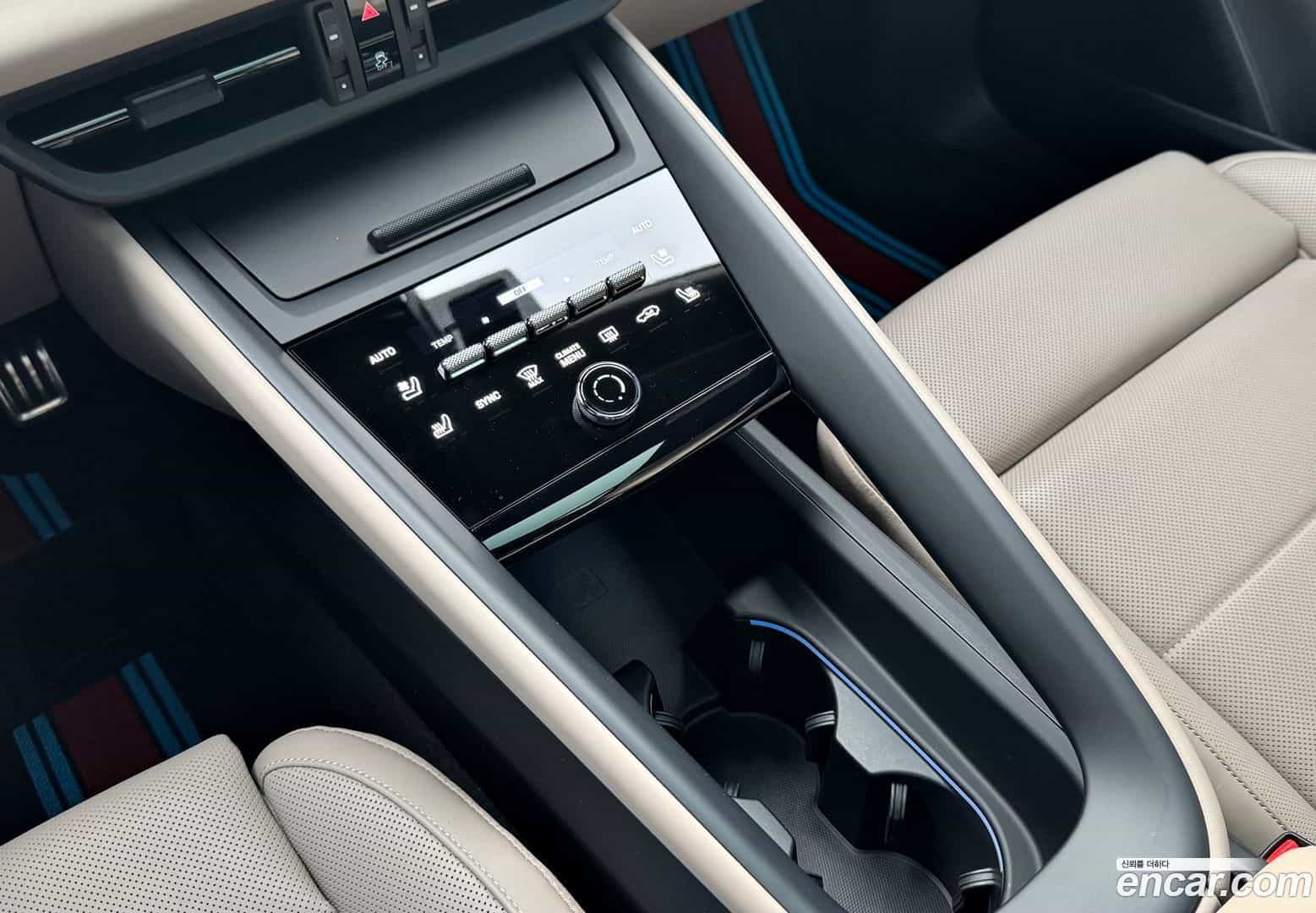 Macan Porsche 2025.7-OPTION-022