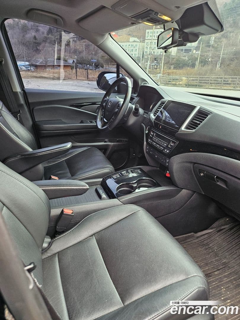 Main__Slider__Photo:Pilot Honda 2018.11-7