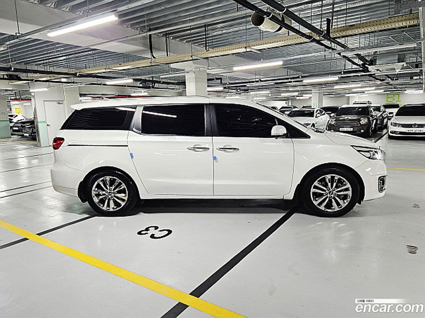 Main__Slider__Photo:Canival Kia 2015.0-5