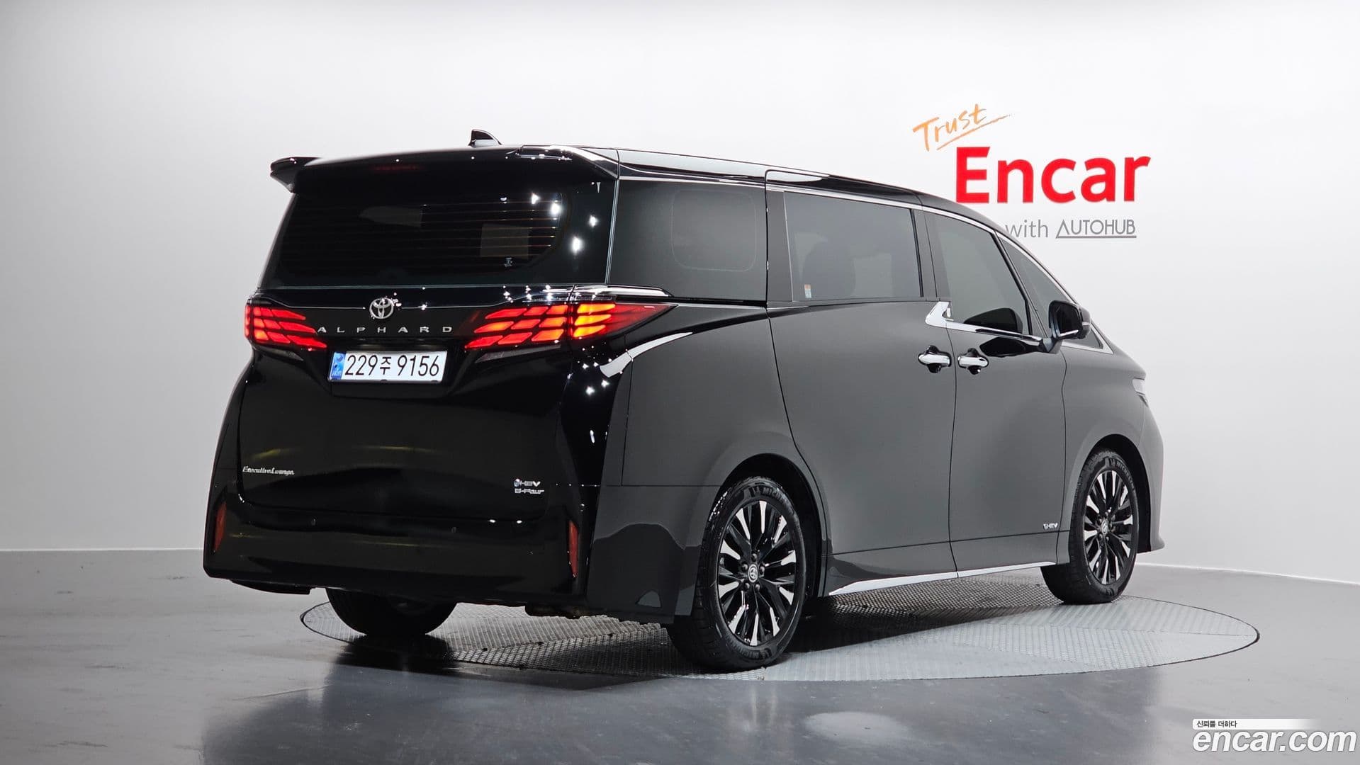 Main__Slider__Photo:Alphard Toyota 2024.11-1