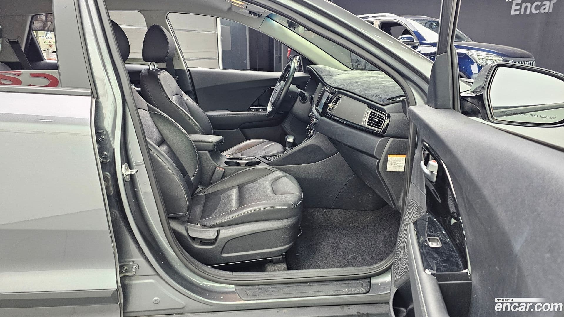 Main__Slider__Photo:Niro Kia 2017.5-10