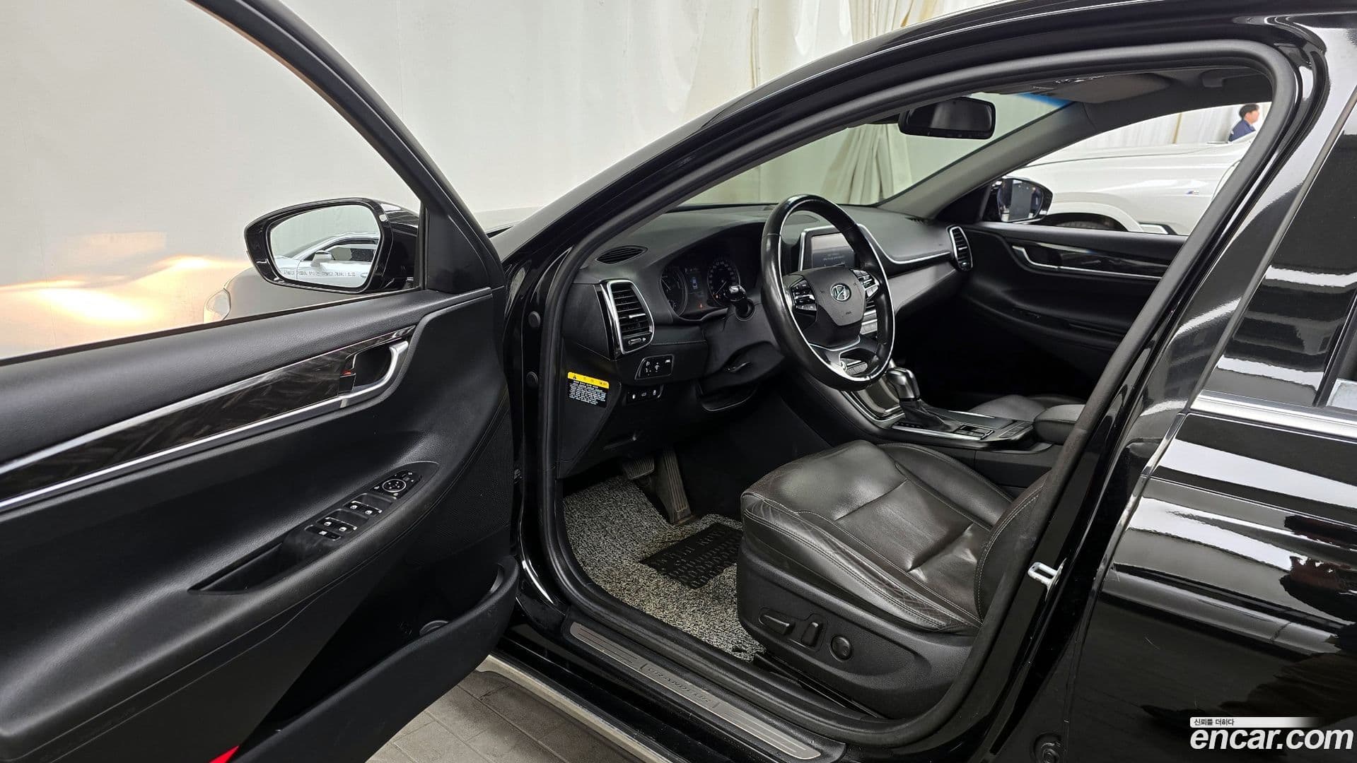 Main__Slider__Photo:Grandeur Hyundai 2018.4-9