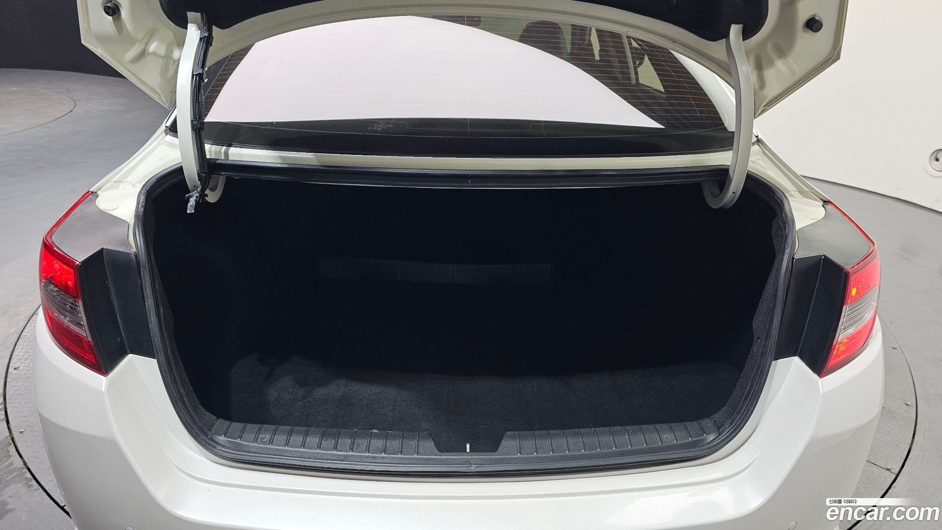 Main__Slider__Photo:K5 Kia 2012.8-19