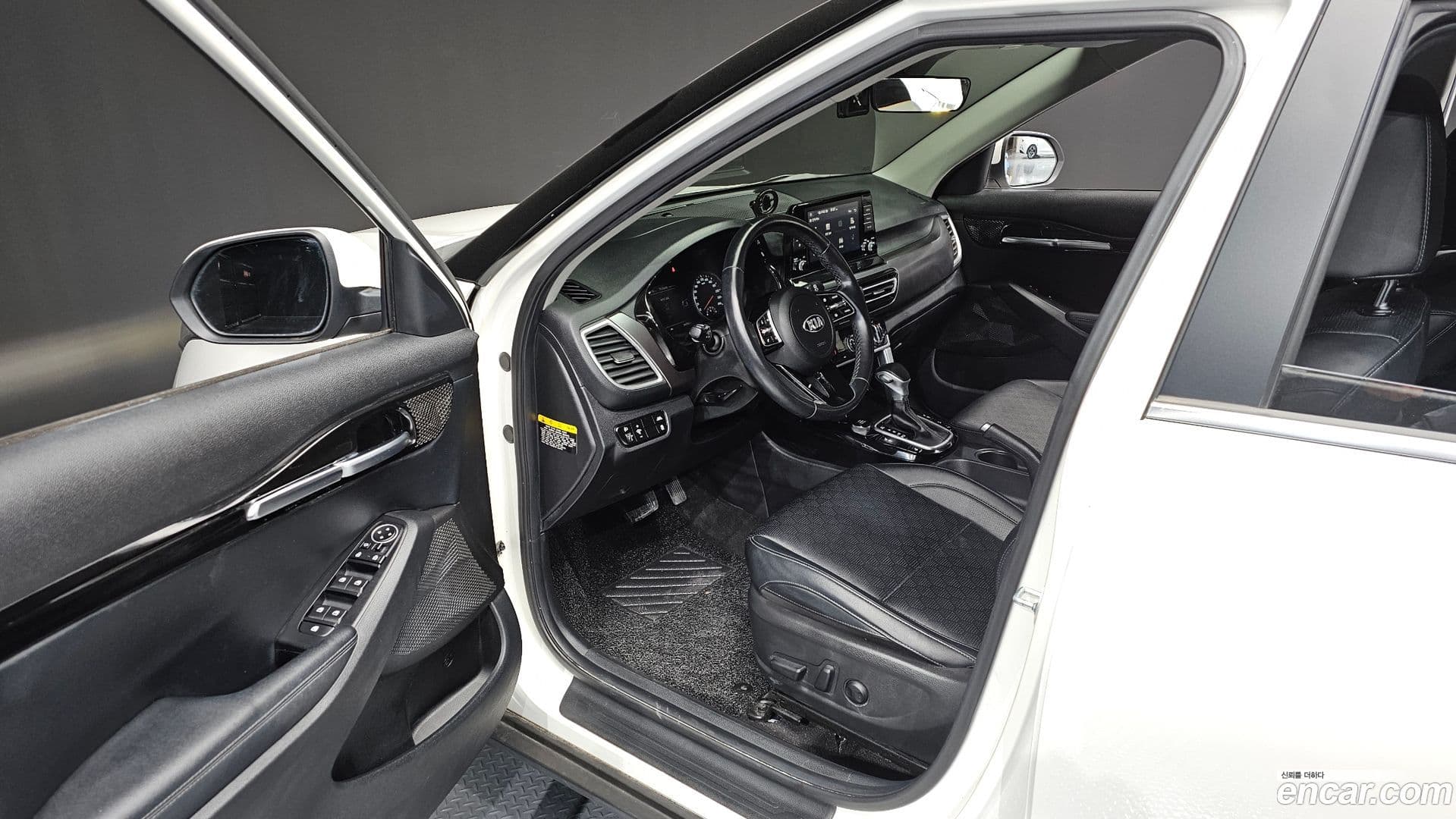 Main__Slider__Photo:Seltos Kia 2020.3-9