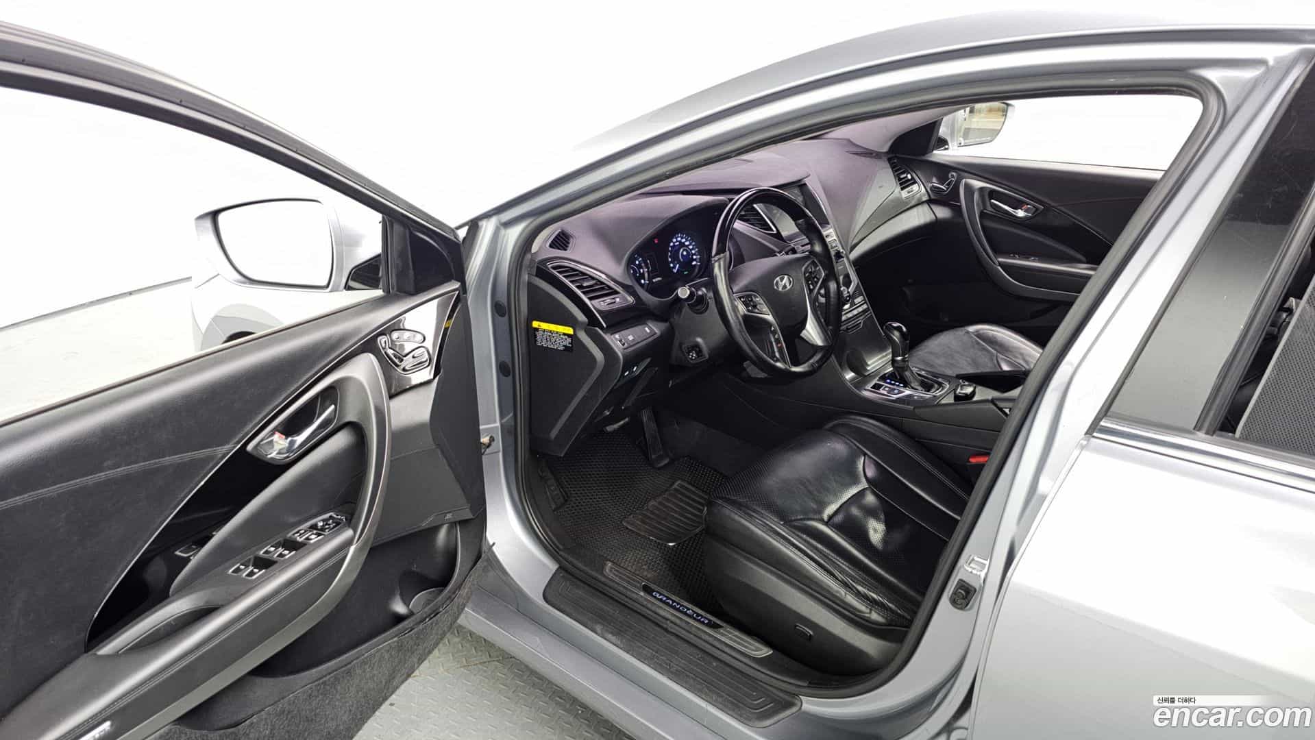 Grandeur Hyundai 2015.9-INNER-010