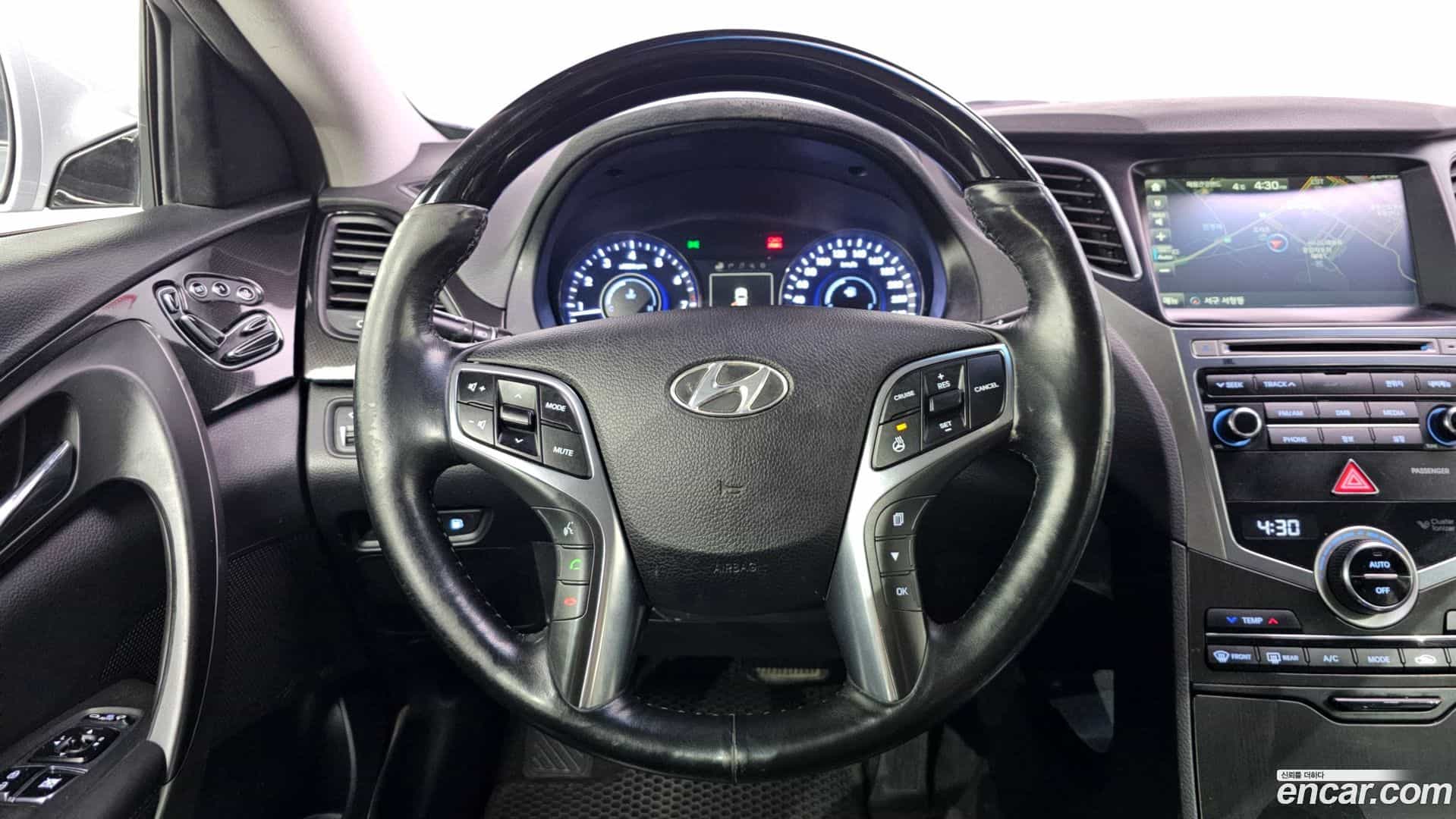 Grandeur Hyundai 2015.9-OPTION-017