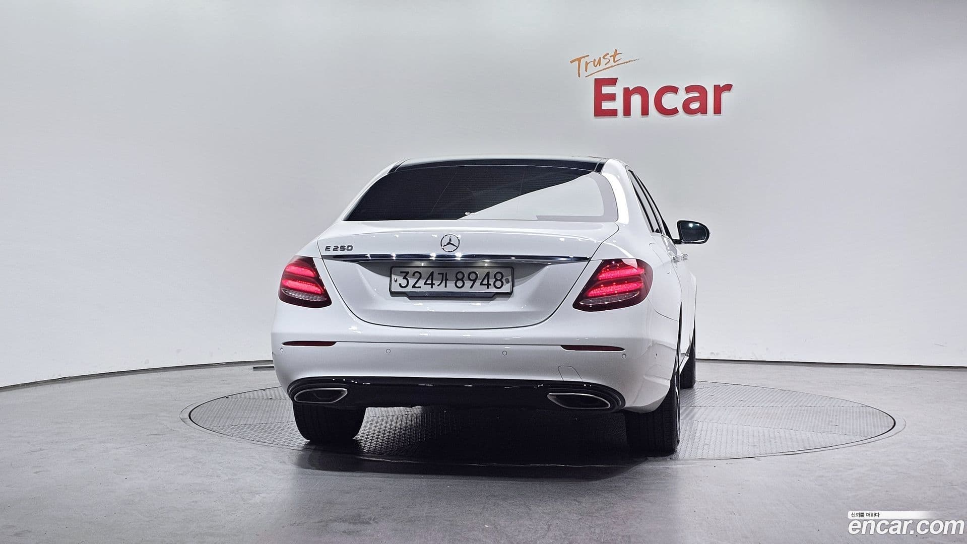 Main__Slider__Photo:E-Class Mercedes-Benz 2020.1-3