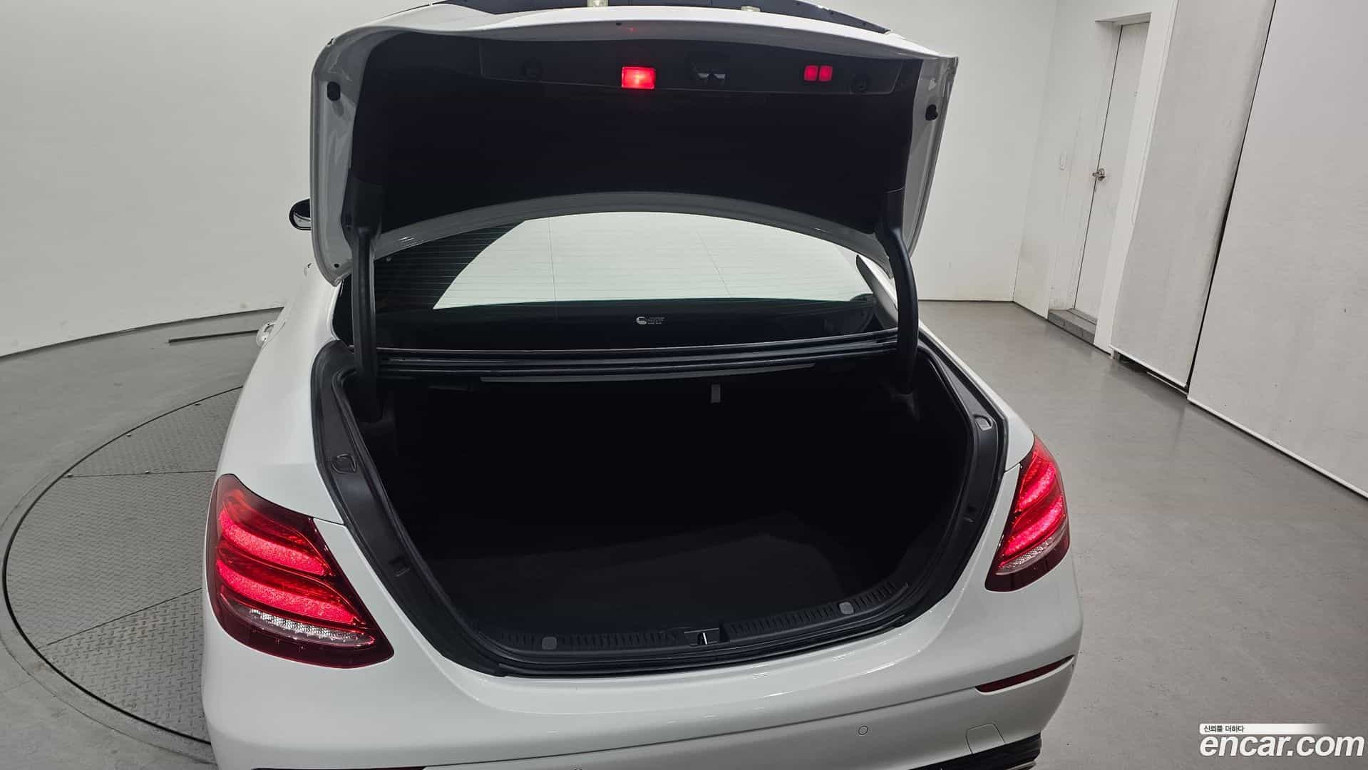 E-Class Mercedes-Benz 2020.1-OPTION-024