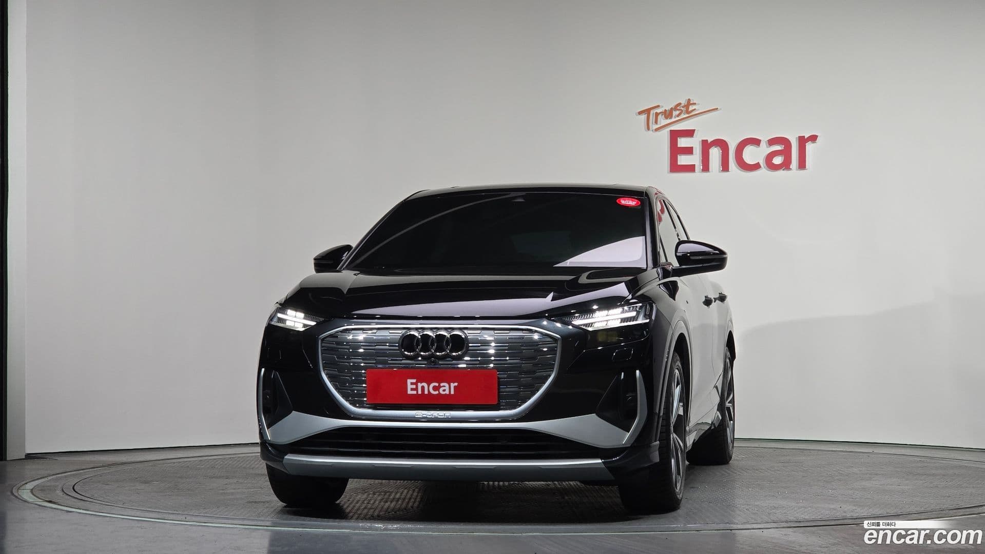 Main__Slider__Photo:Q4 e-tron Audi 2023.11-2