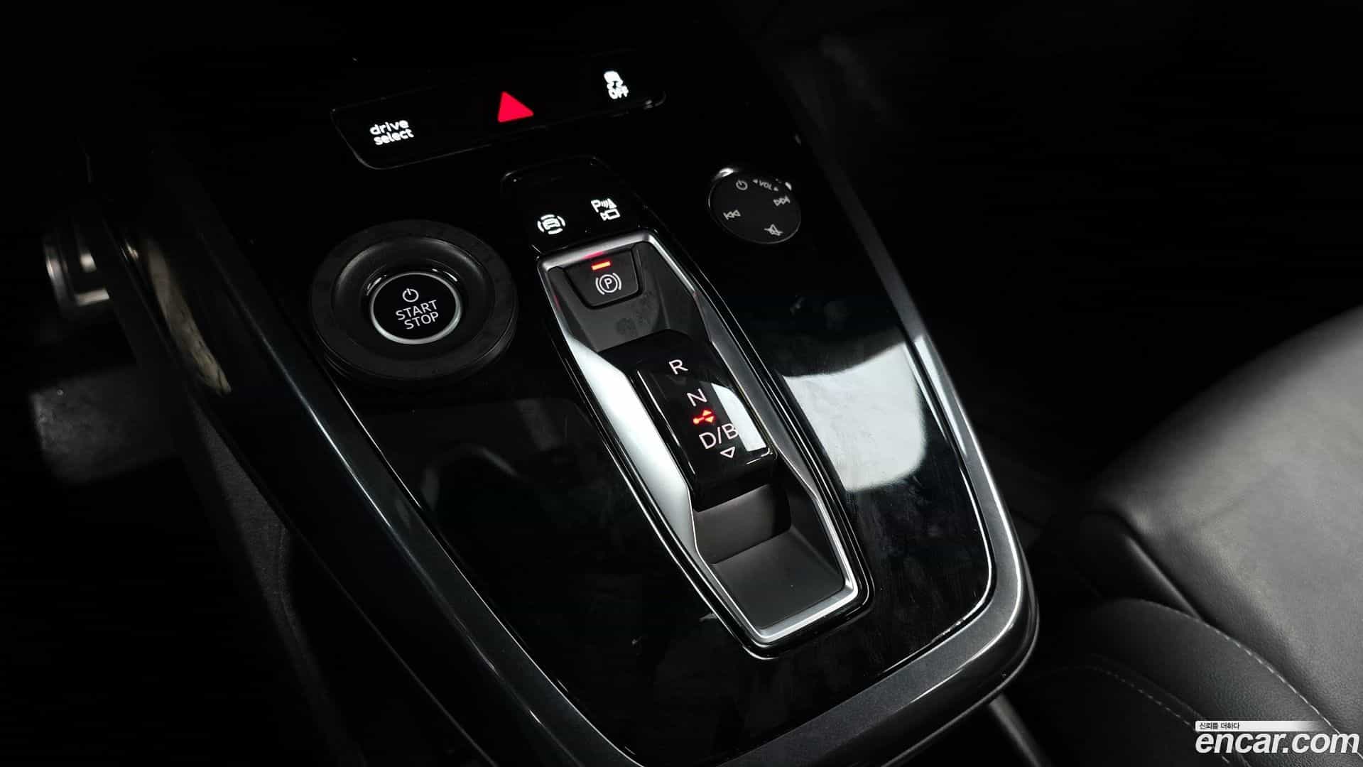 Q4 e-tron Audi 2023.11-INNER-009