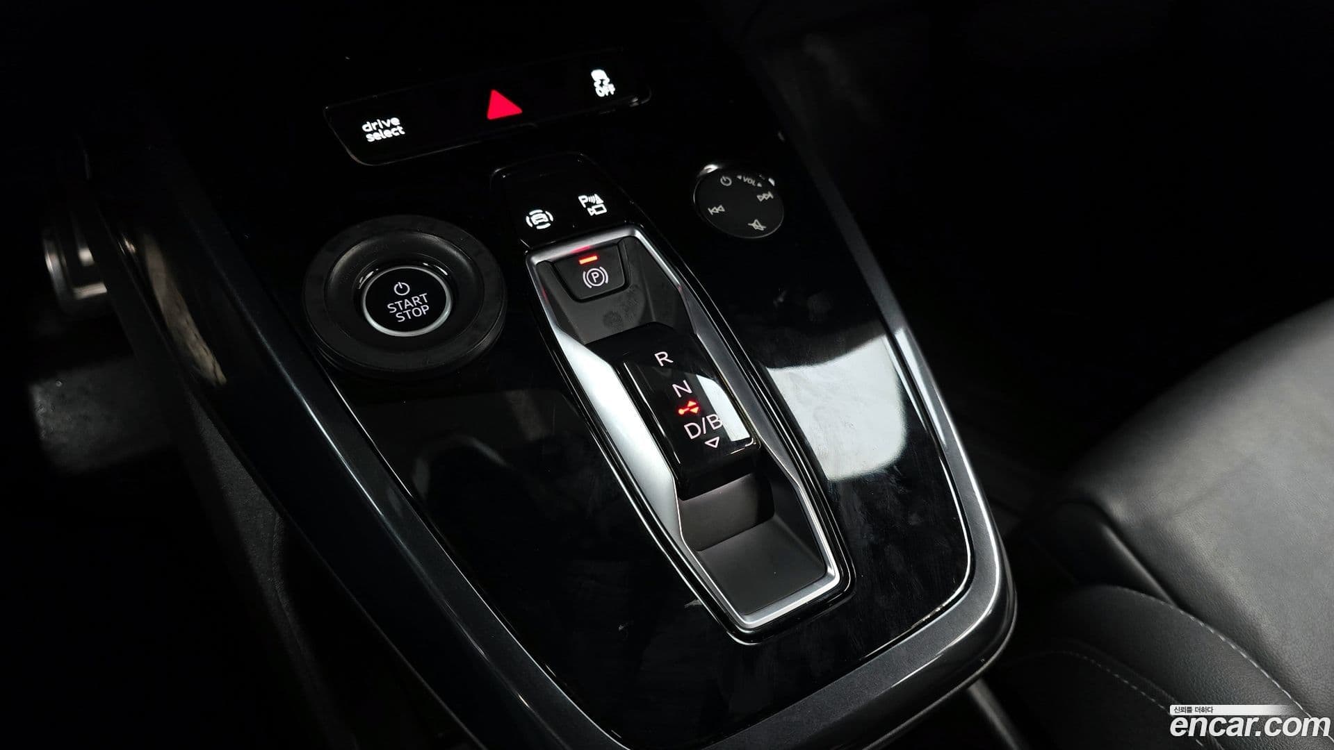 Main__Slider__Photo:Q4 e-tron Audi 2023.11-8