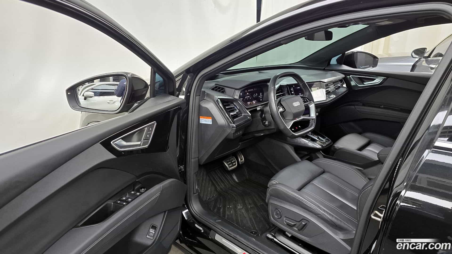 Q4 e-tron Audi 2023.11-INNER-010