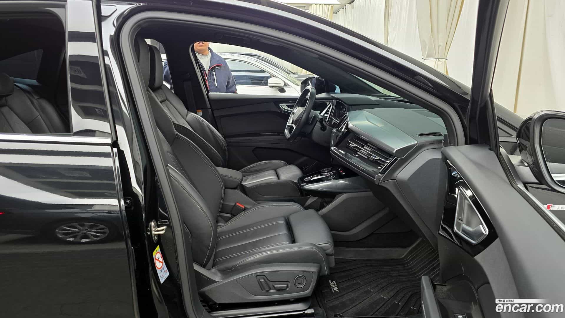 Q4 e-tron Audi 2023.11-OPTION-015